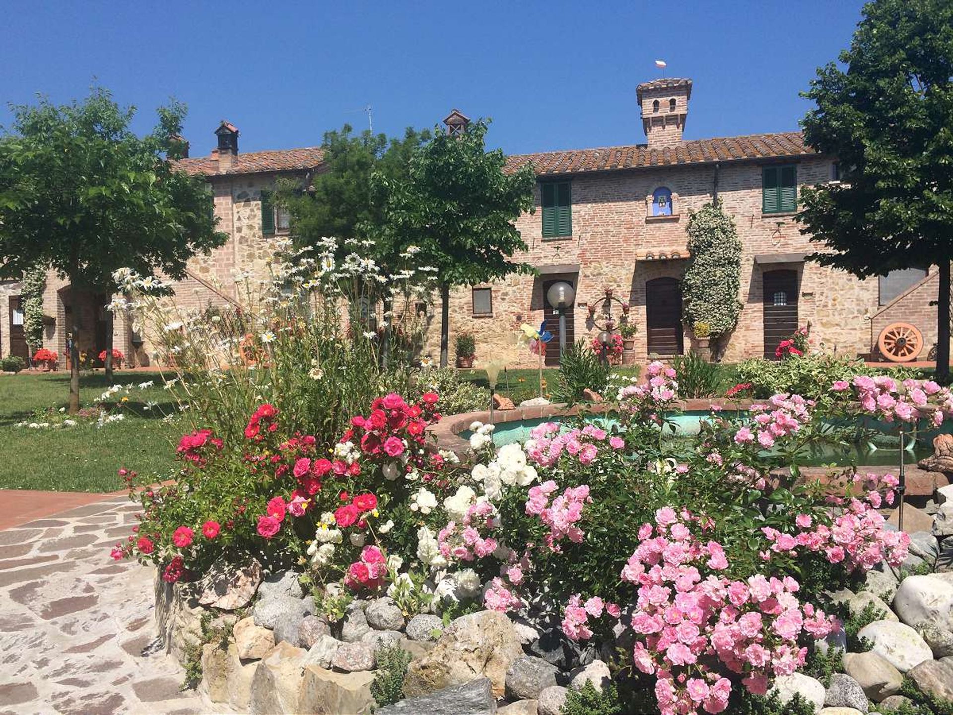 सम्मिलित में Castiglione Del Lago, Umbria 10094268