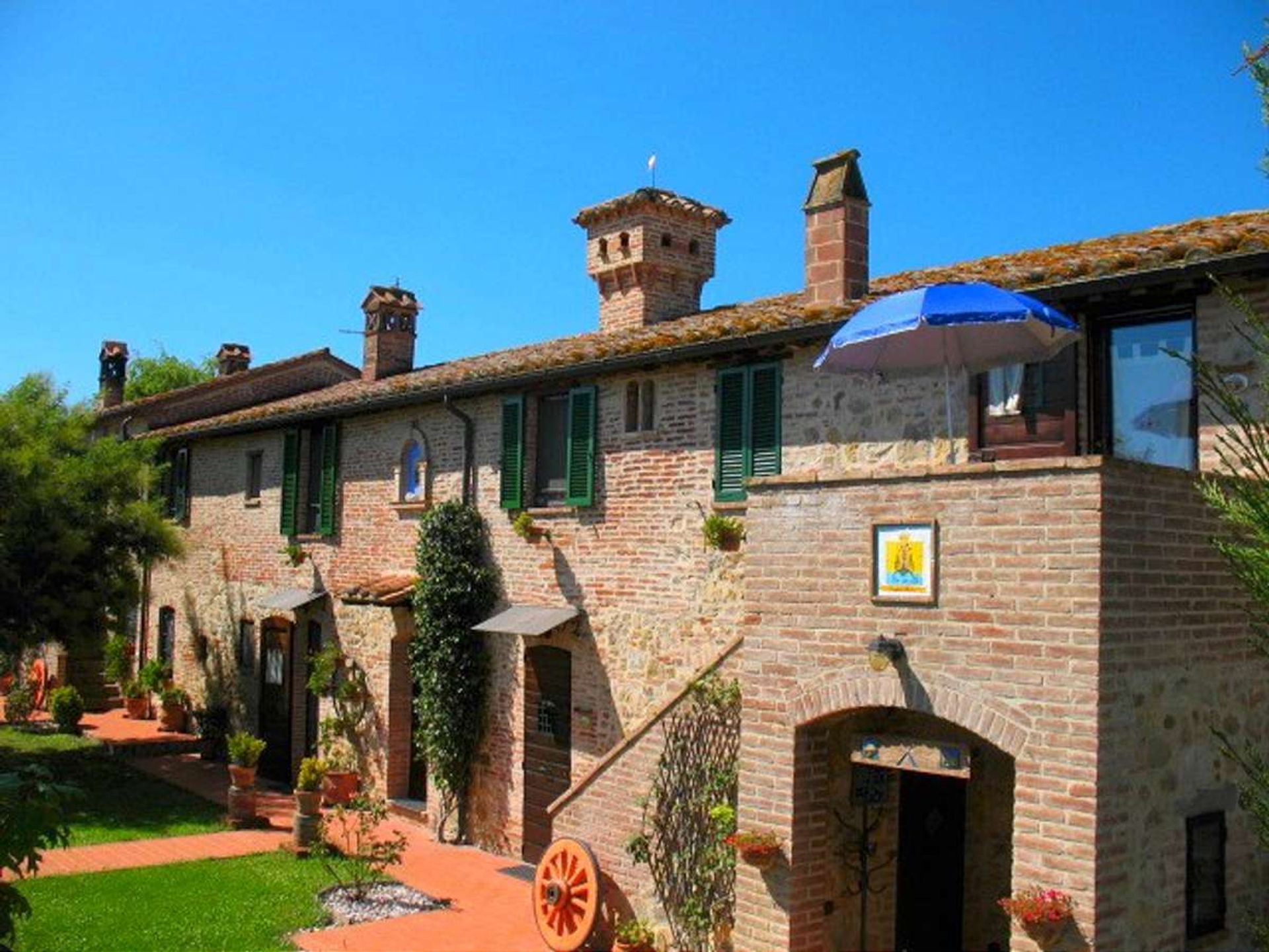 सम्मिलित में Castiglione Del Lago, Umbria 10094268