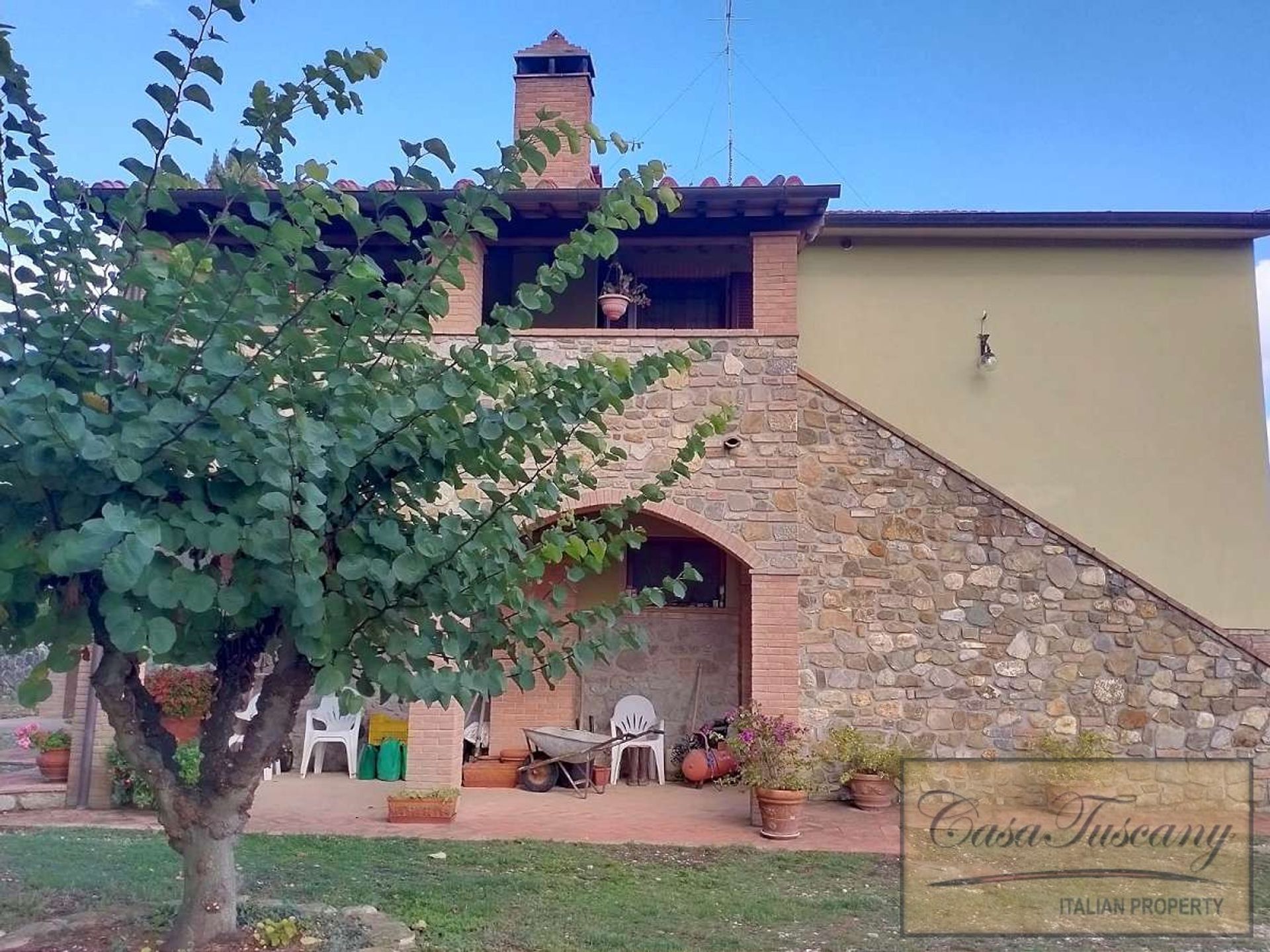 rumah dalam Volterra, Tuscany 10094468