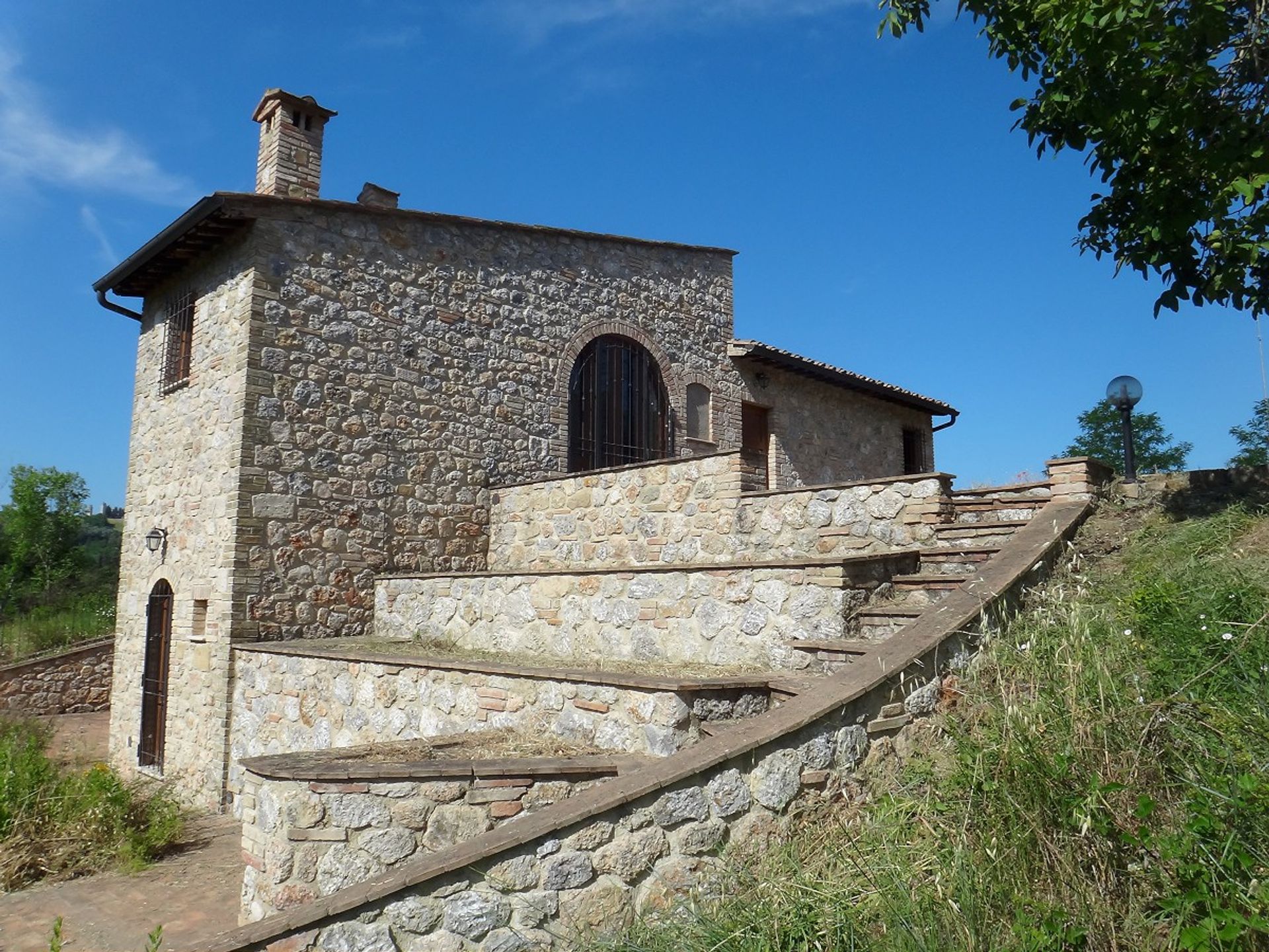 House in San Gimignano, Tuscany 10094722