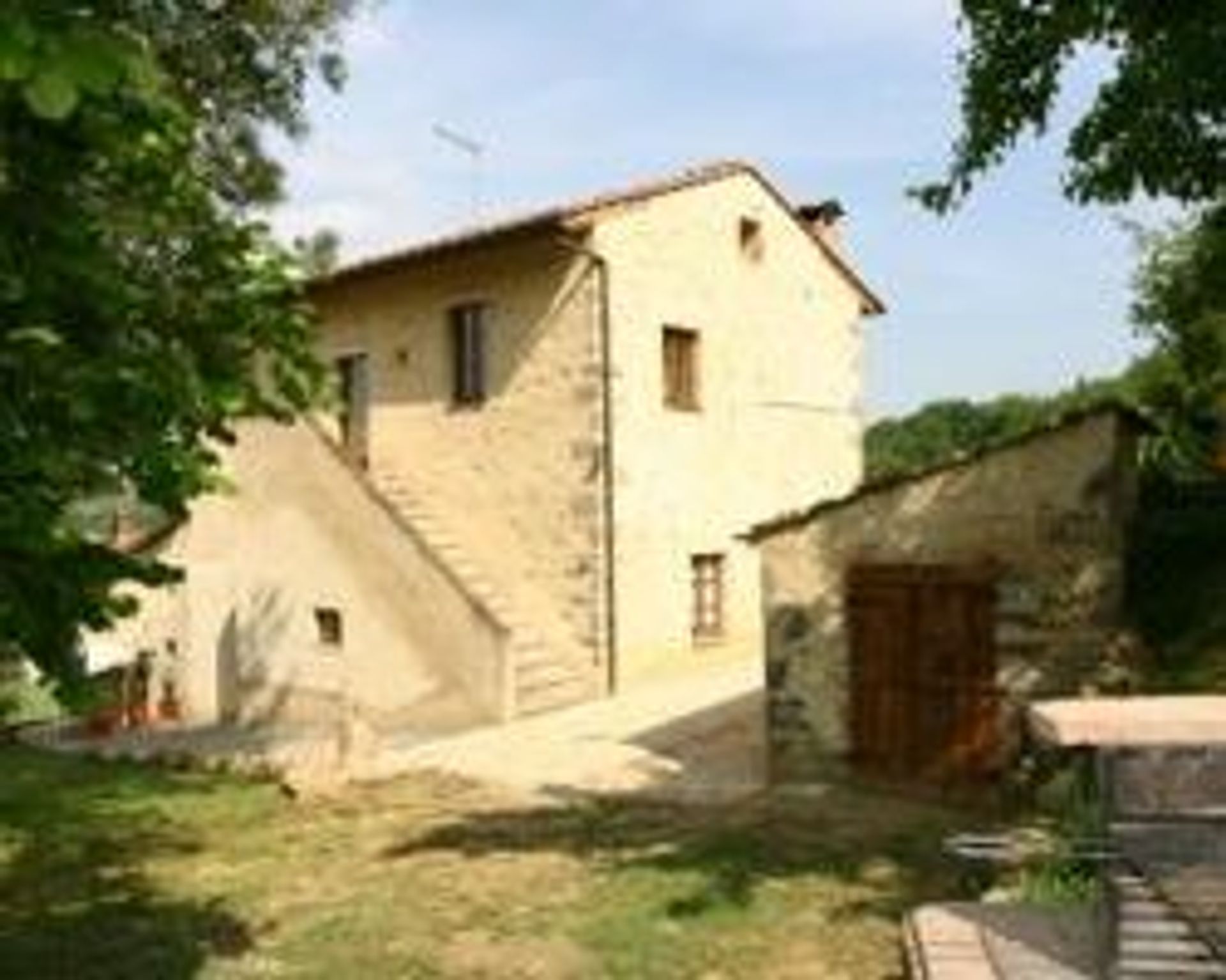 Rumah di Poggibonsi, Tuscany 10094922