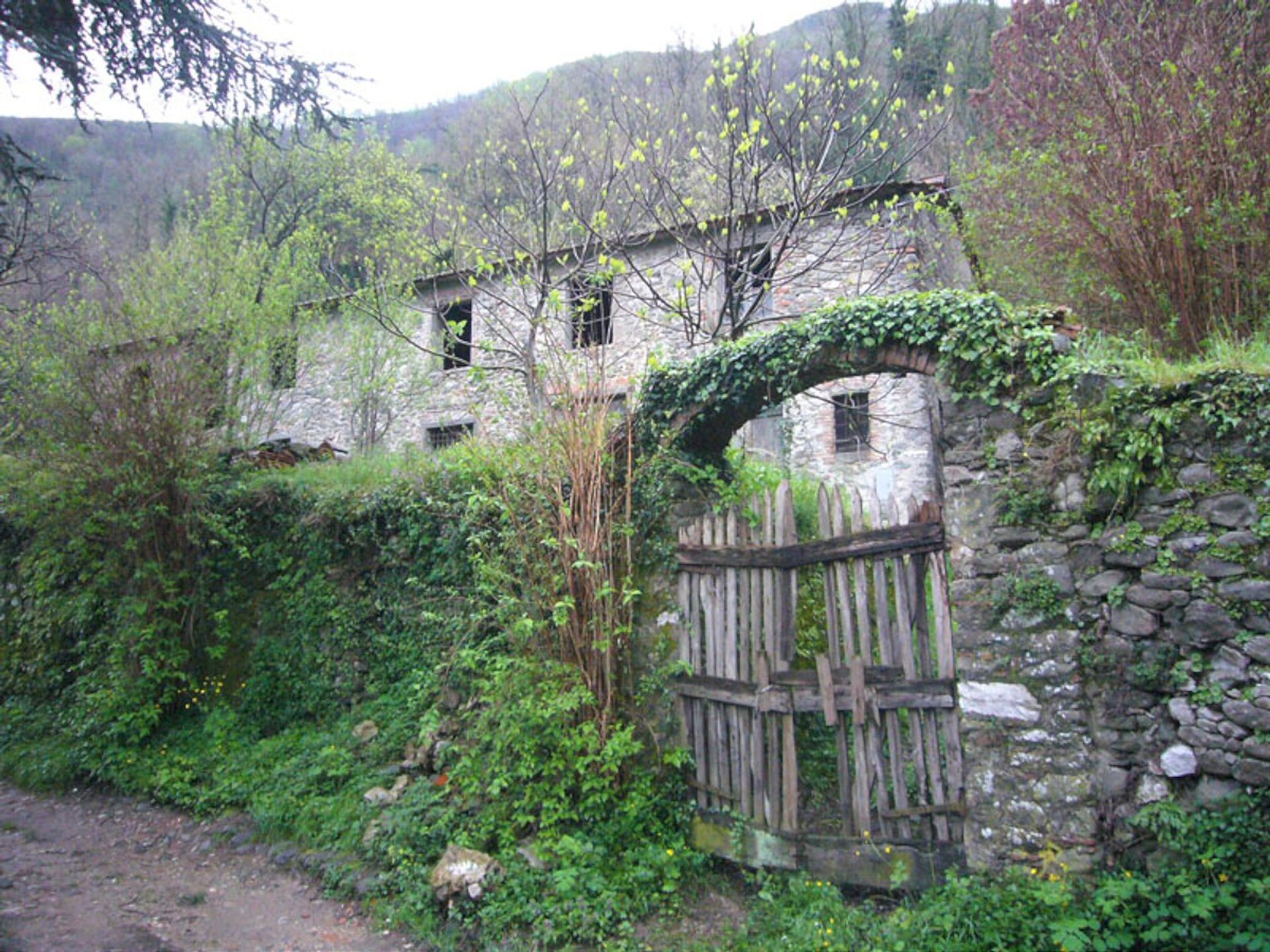 Rumah di Borgo A Mozzano, Tuscany 10095160