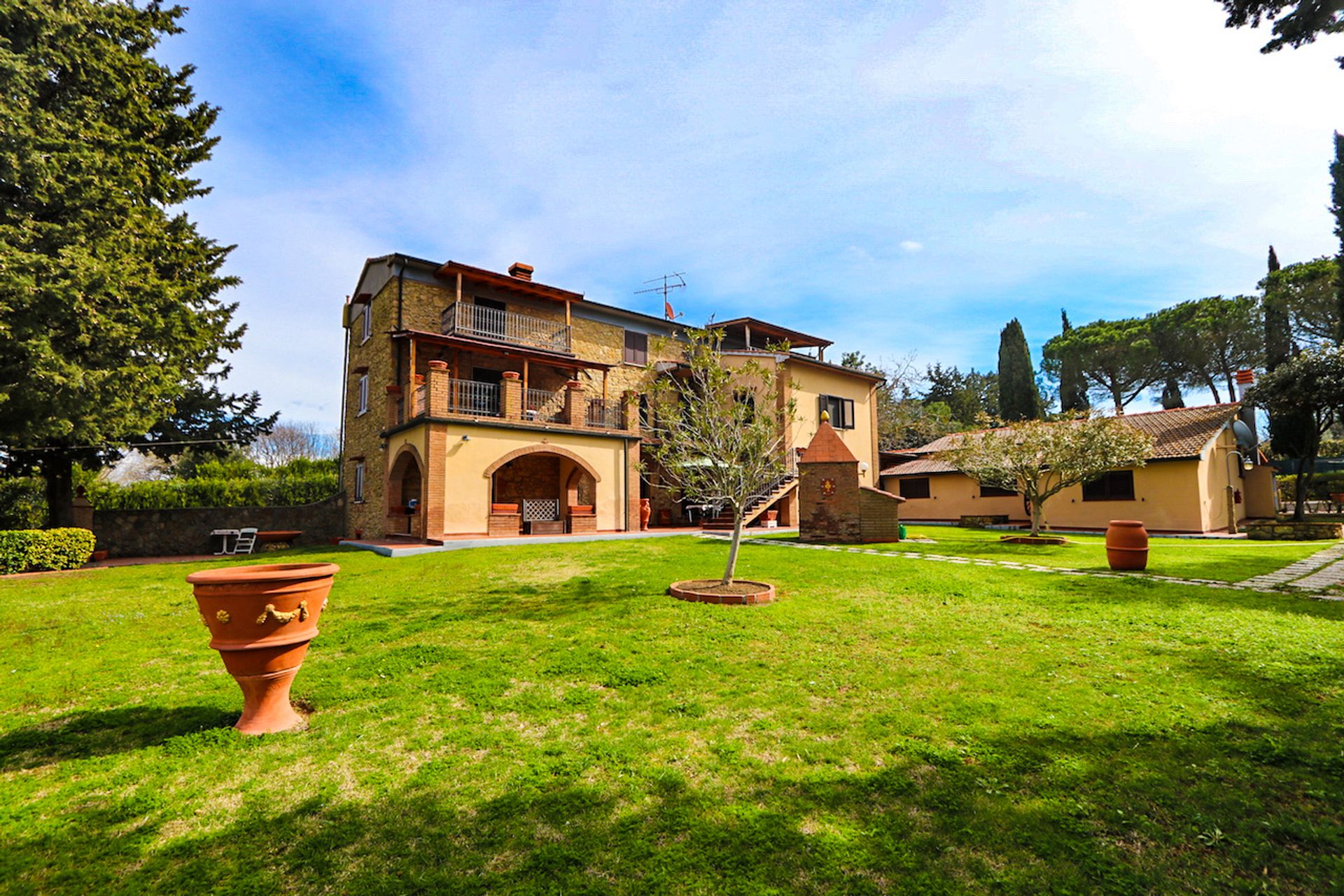 Condominium in Guardistallo, Tuscany 10095187