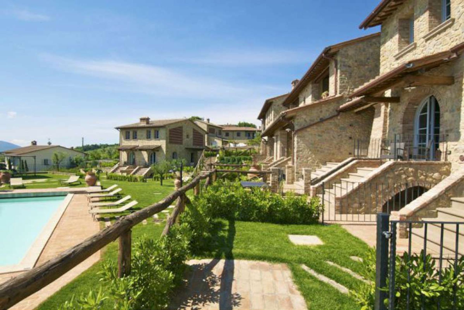 Condominium dans Chianni, Tuscany 10095214