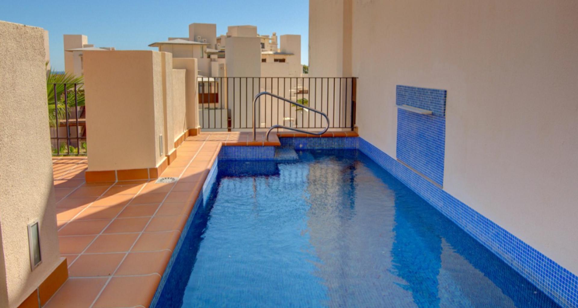 Condominium dans Estepona, Andalousie 10095830