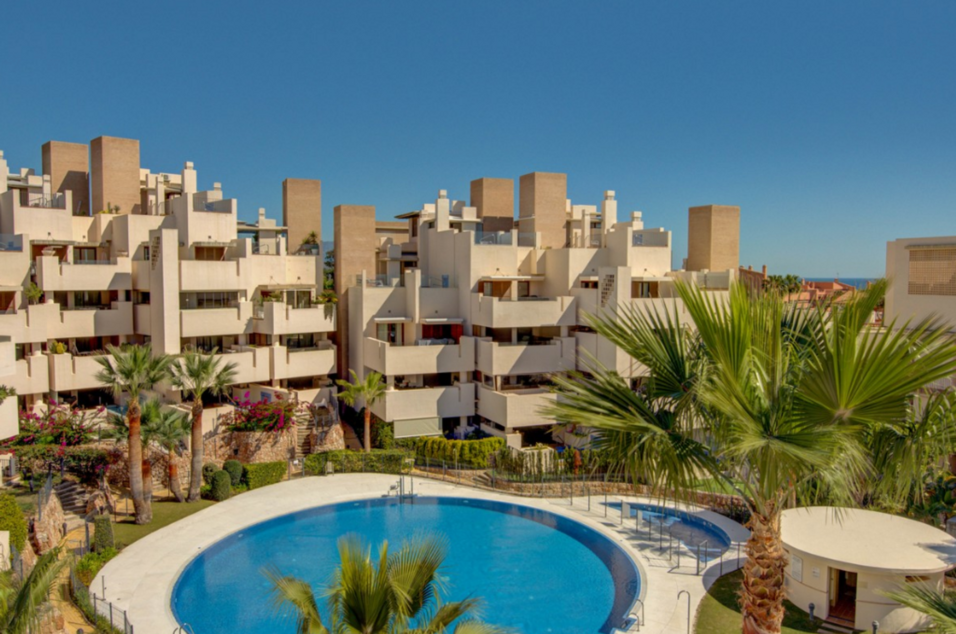 Condominium in Estepona, Málaga 10095830