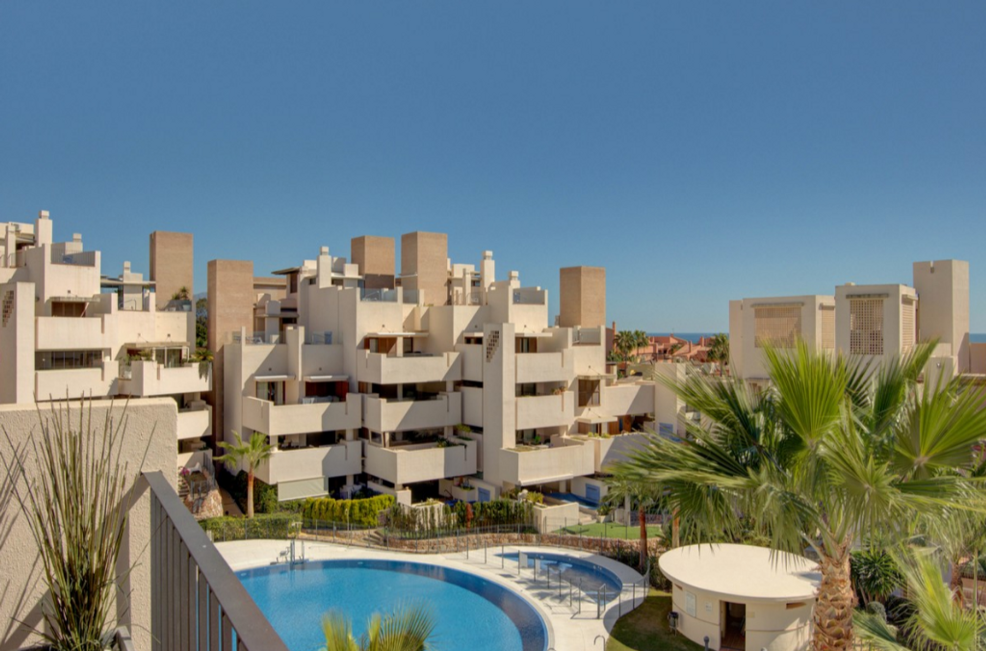 Condominium in Estepona, Málaga 10095830