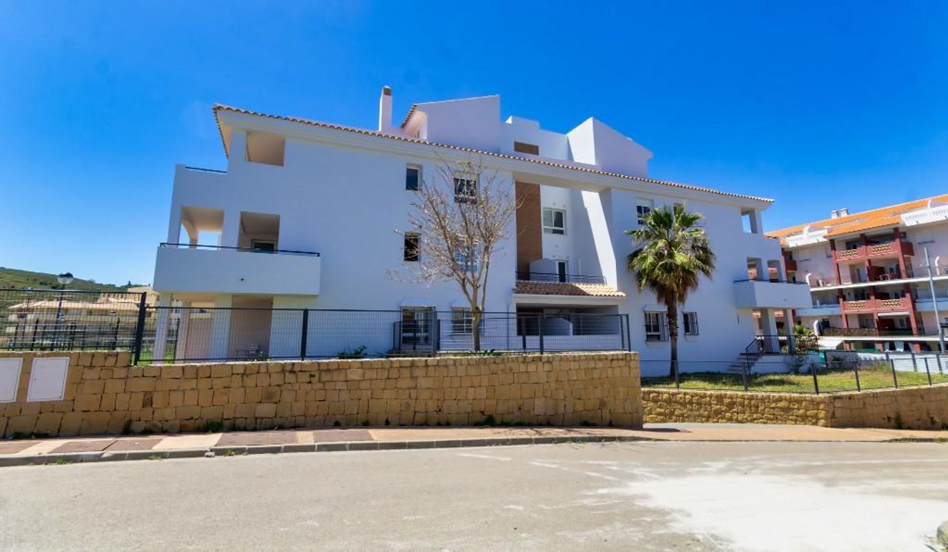 Condominium in Duquesa, Málaga 10095965