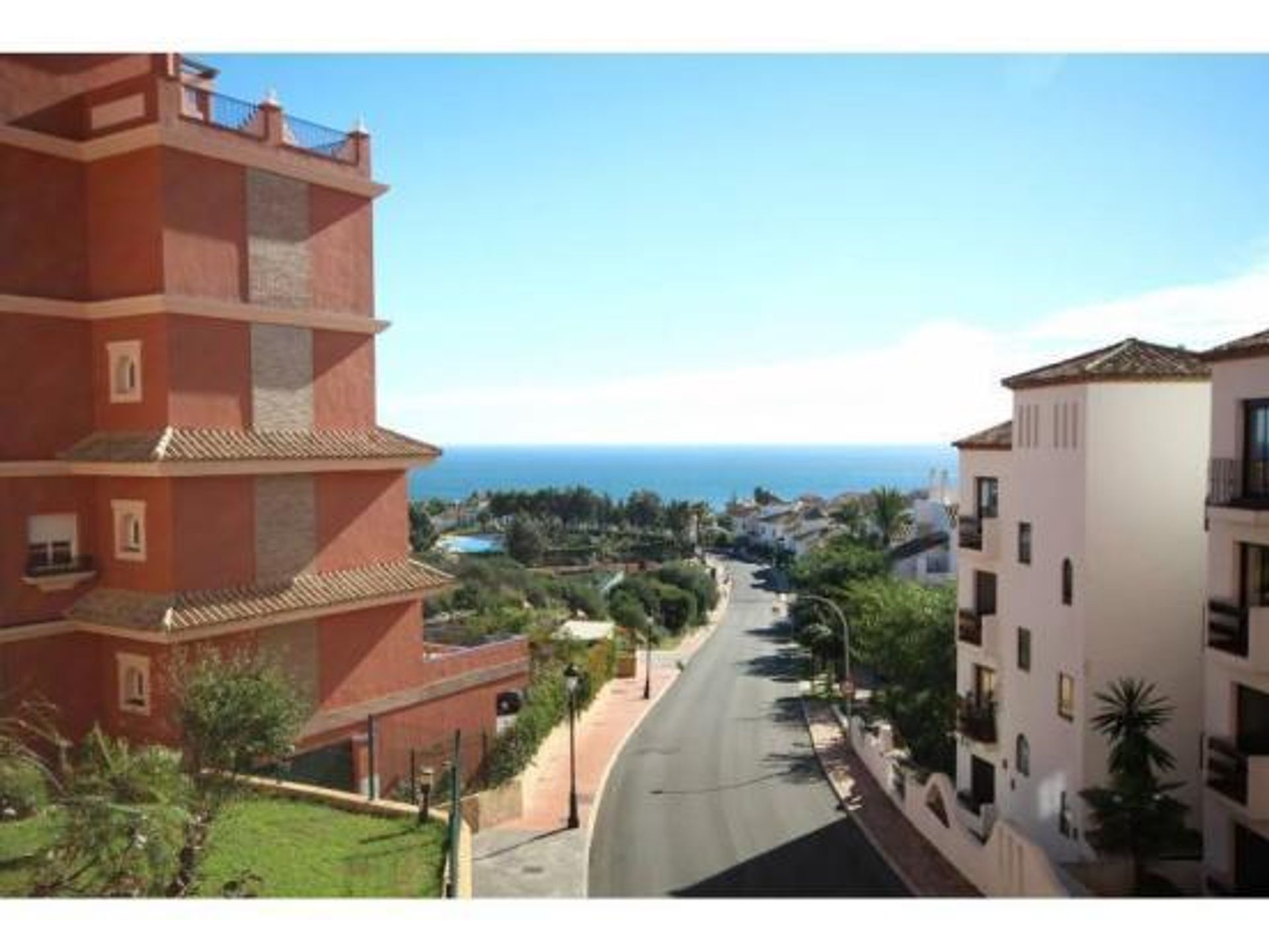 Condominio en Castillo de Sabinillas, Andalucía 10096032