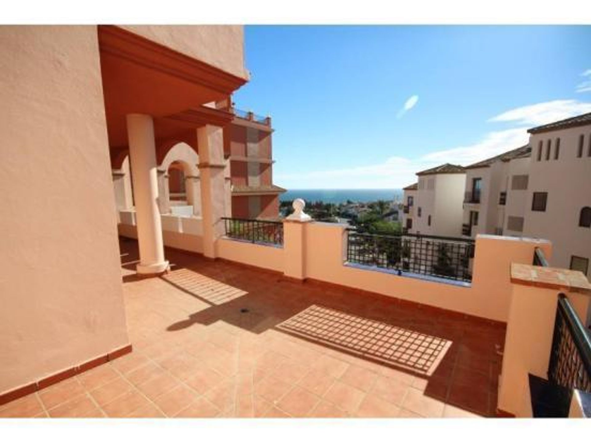 Condominio en Castillo de Sabinillas, Andalucía 10096032