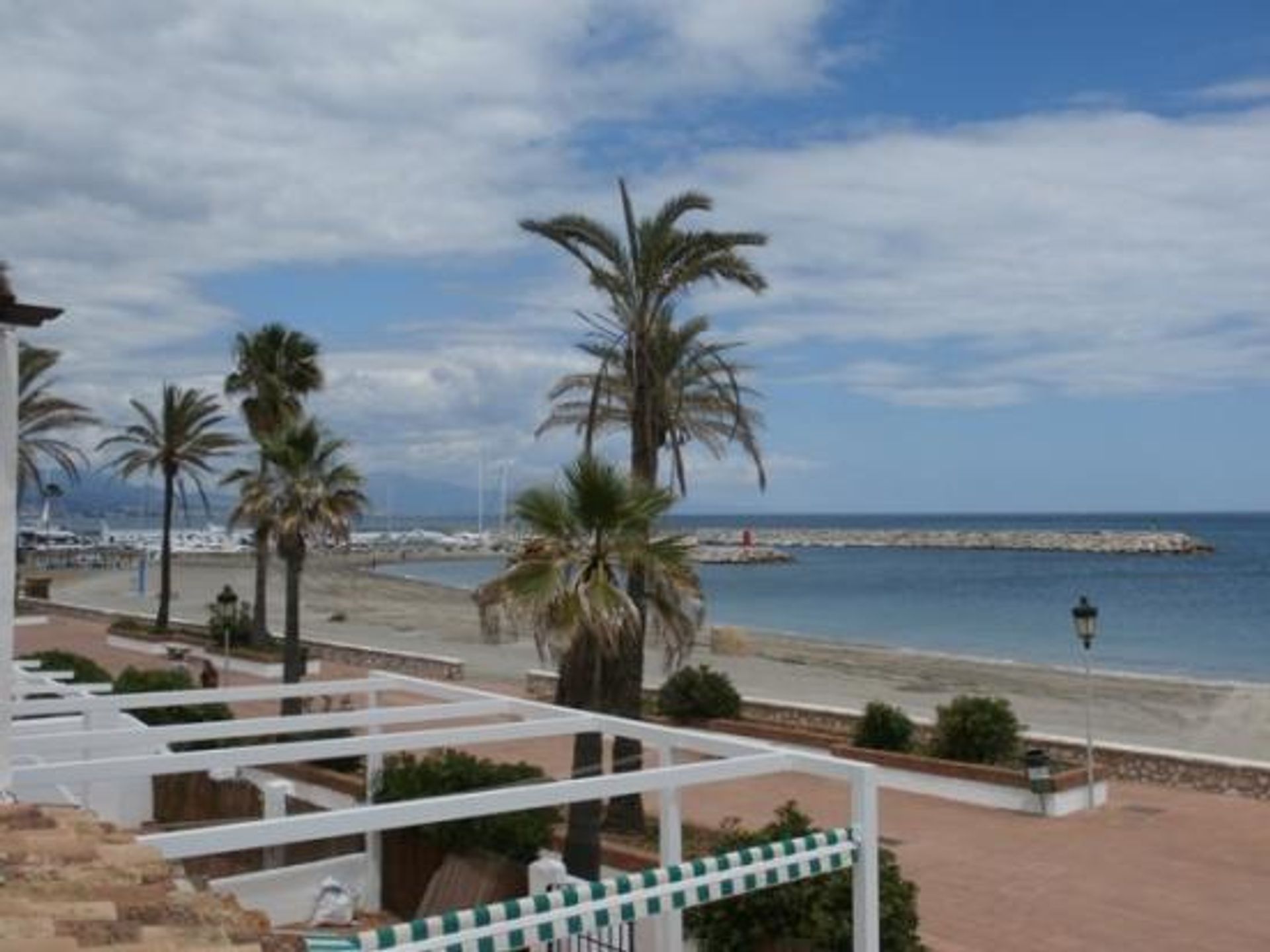 Condominium in Castillo de Sabinillas, Andalusië 10096044