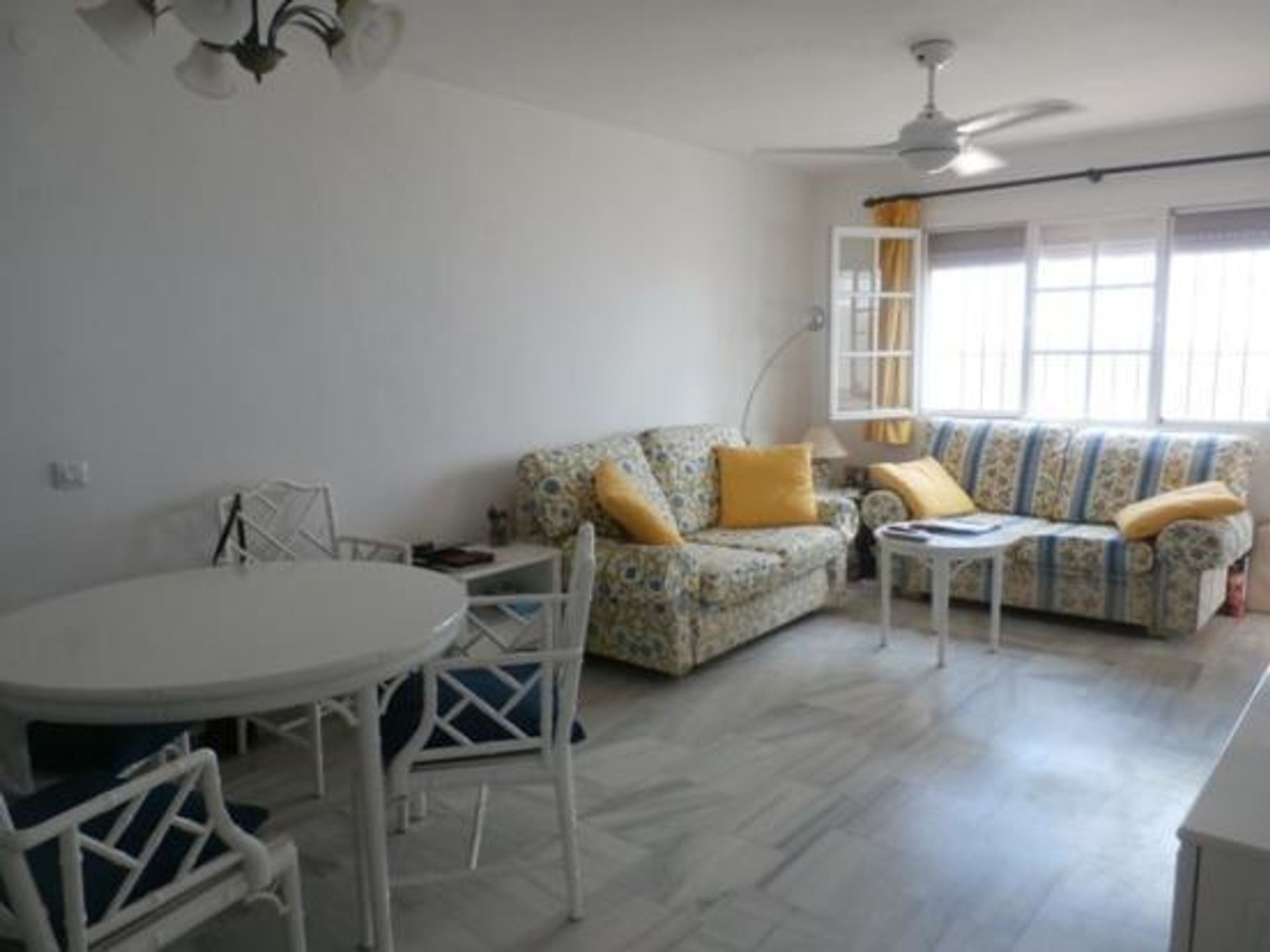 Condominium in Duquesa, Málaga 10096044