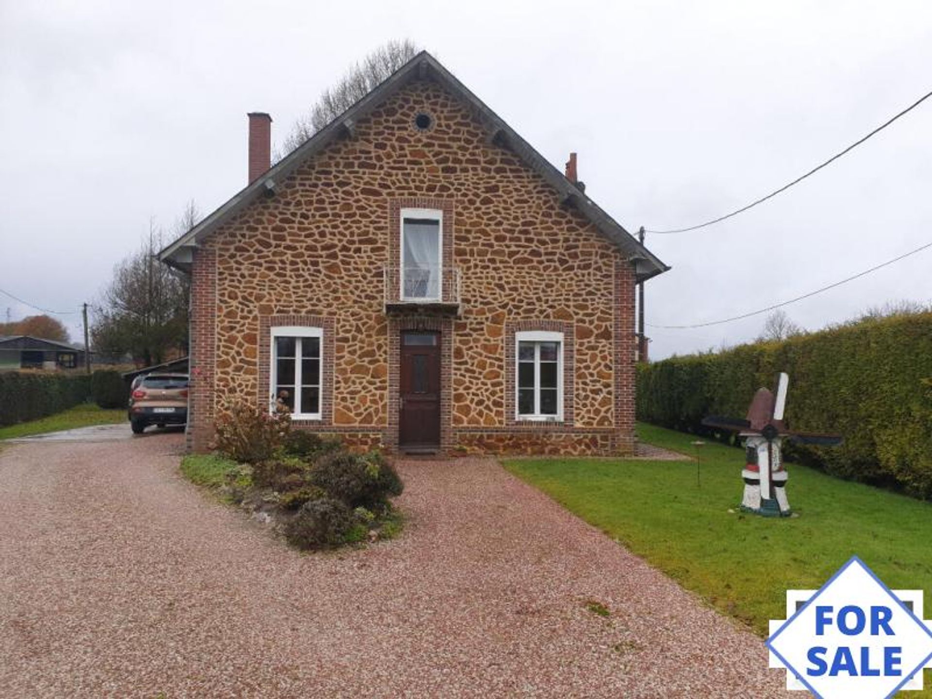 Haus im Moulins-la-Marche, Normandie 10096409