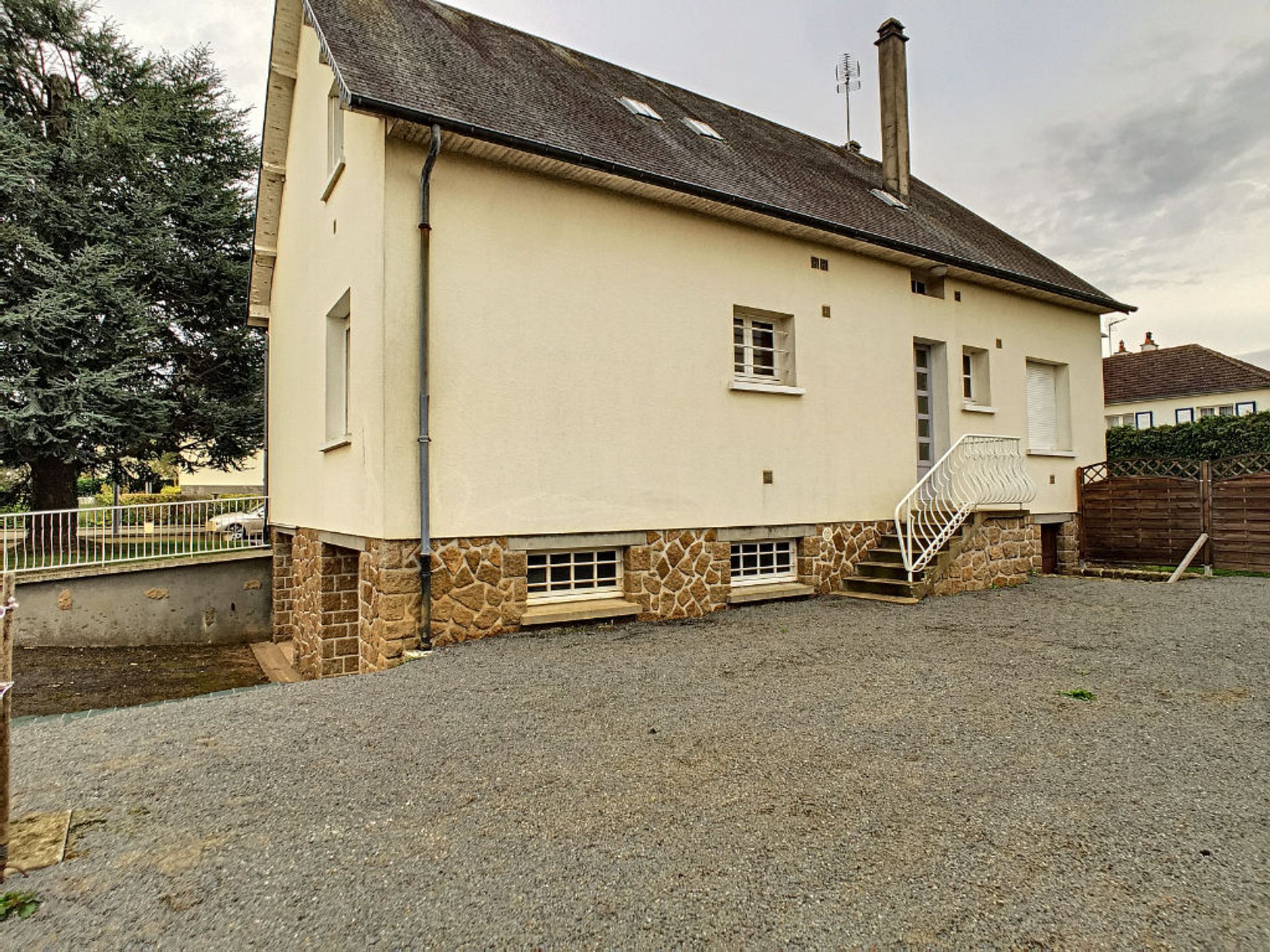 Casa nel Saint-Hilaire-du-Harcouet, Basse-Normandie 10096483