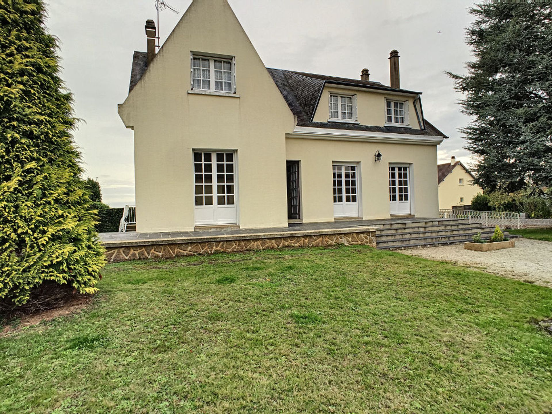 Casa nel Saint-Hilaire-du-Harcouet, Basse-Normandie 10096483