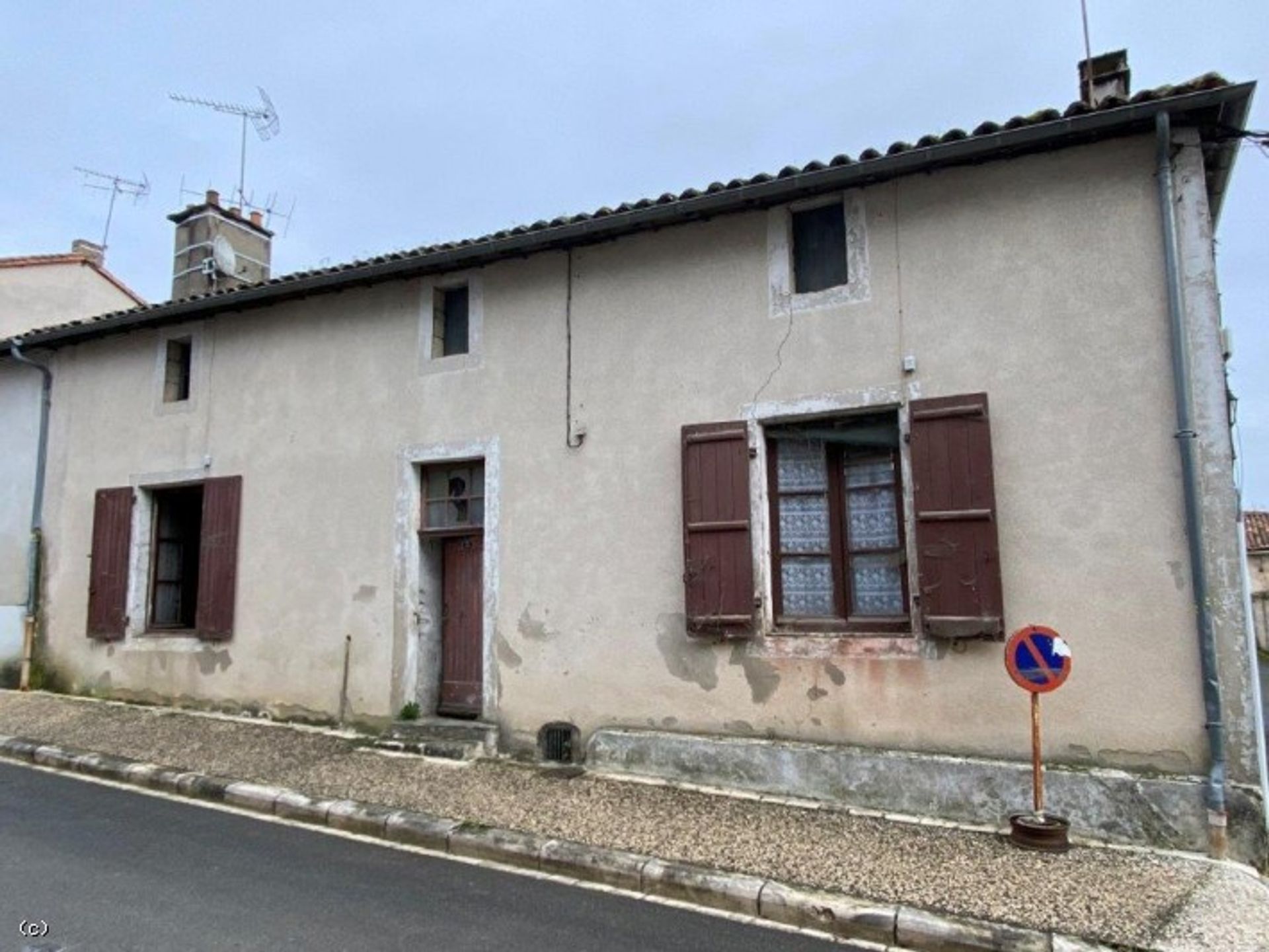 Huis in Ruffec, Poitou-Charentes 10096513