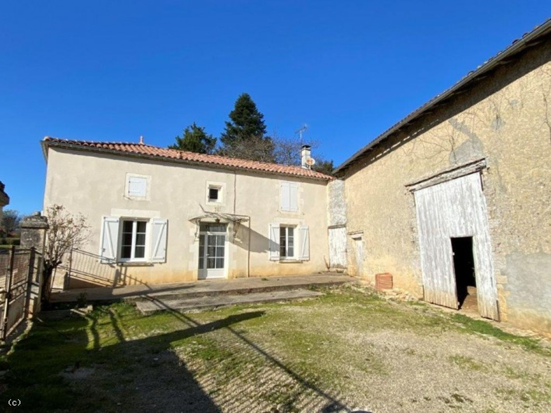 Hus i Aunac, Nouvelle-Aquitaine 10096576