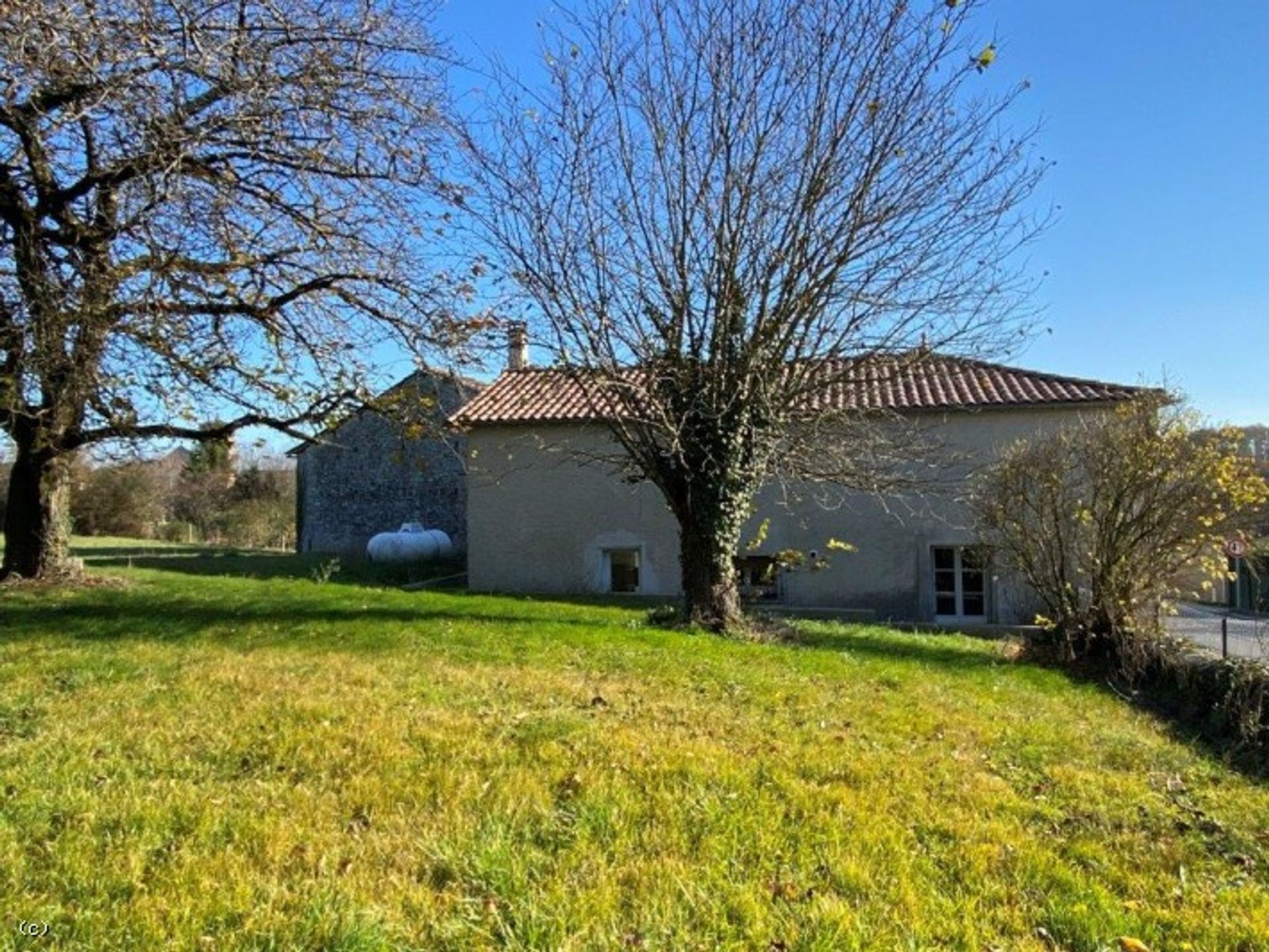 Hus i Aunac, Nouvelle-Aquitaine 10096576