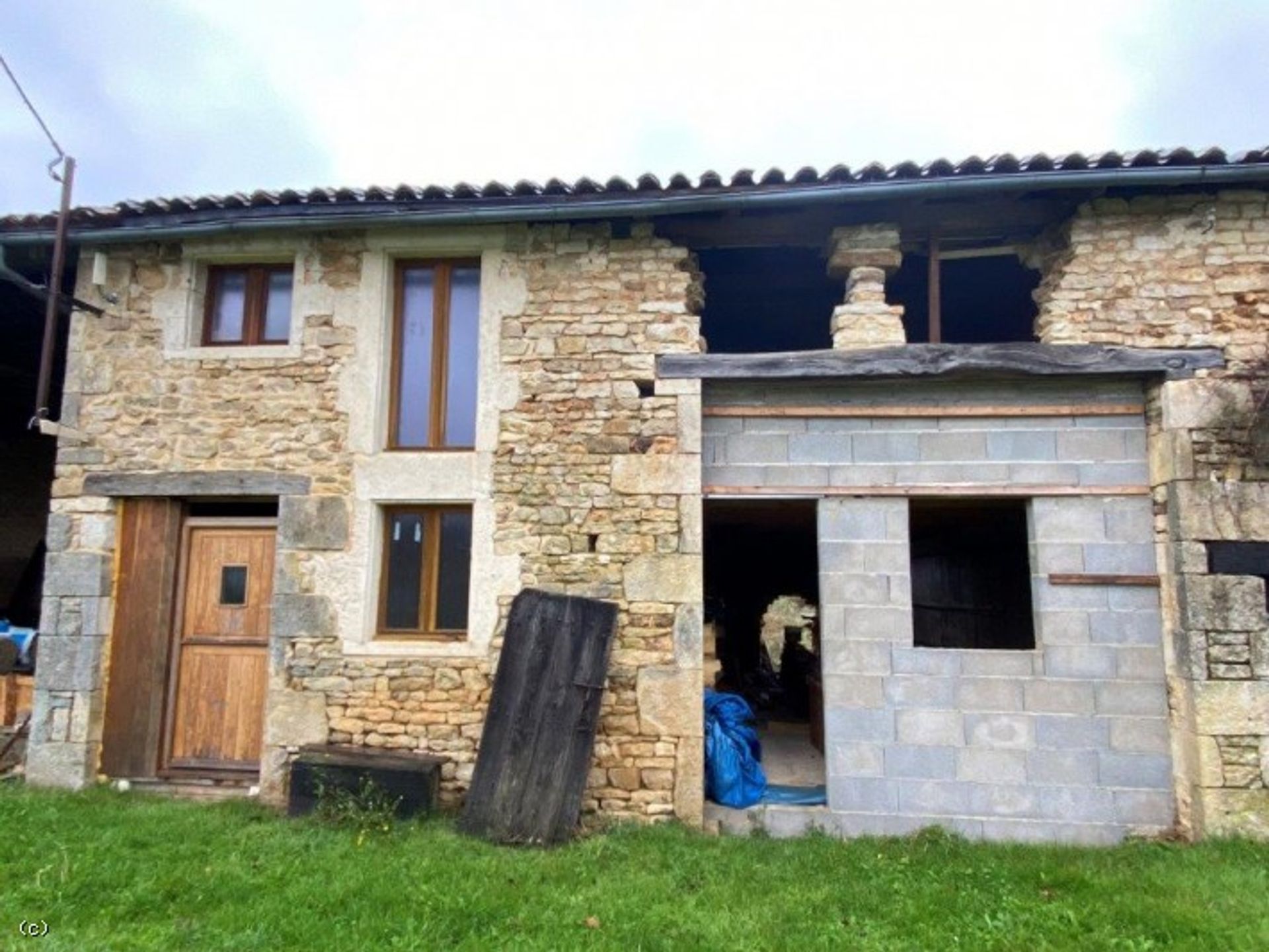 Huis in Champagne-Mouton France, Poitou-Charentes 10096633