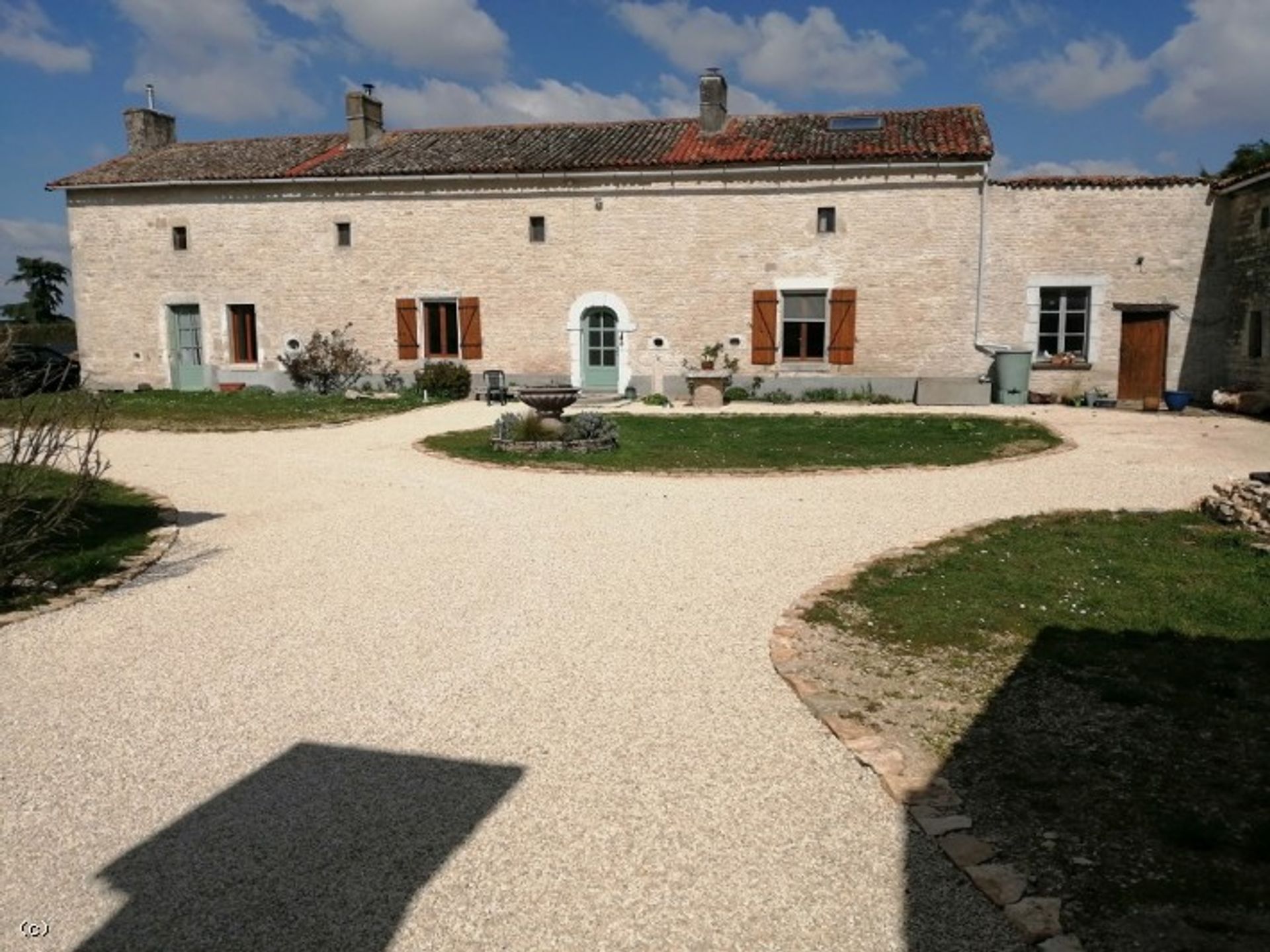 casa en Lezay, Nouvelle-Aquitaine 10096635