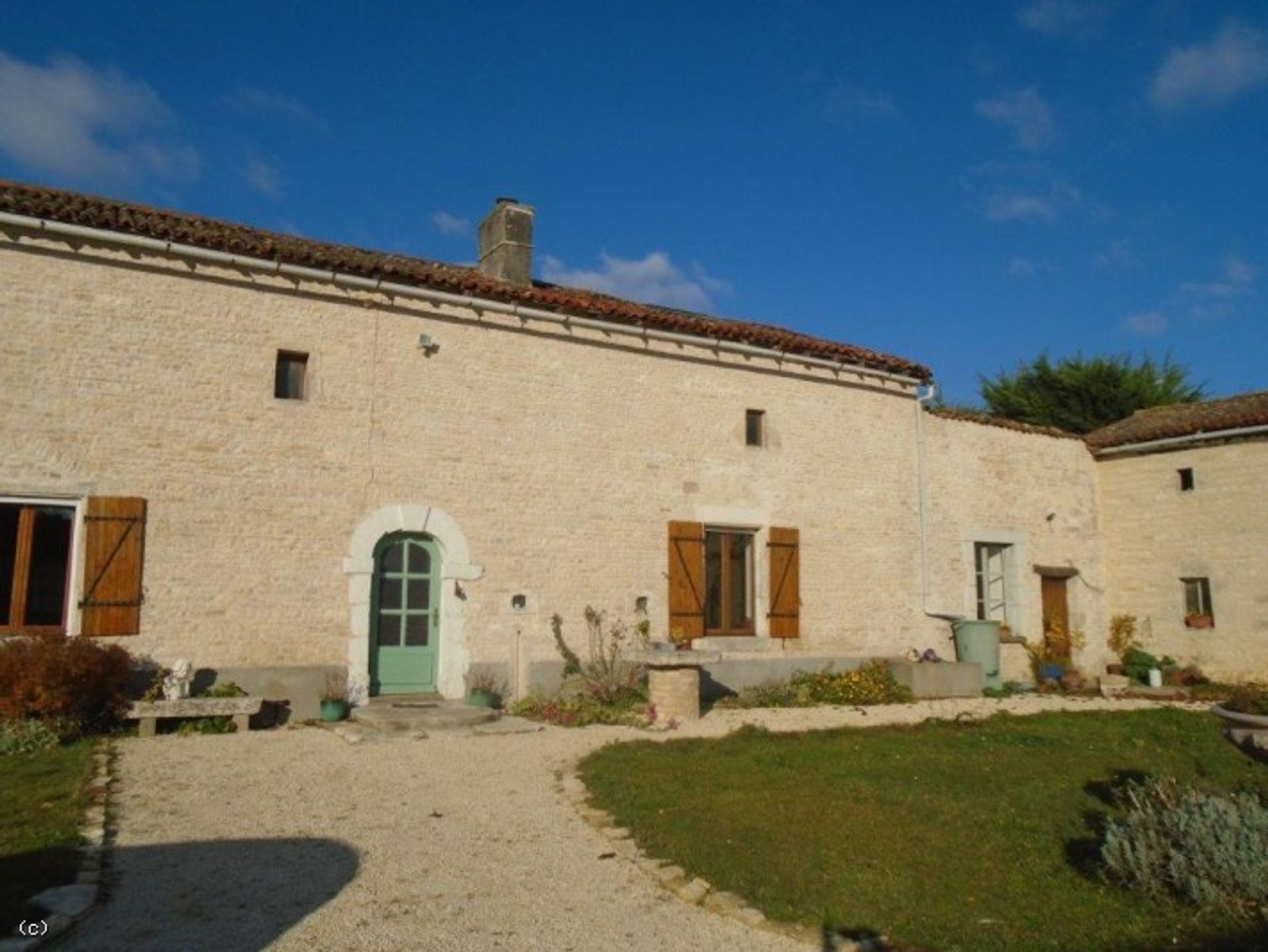 σπίτι σε Lezay, Poitou-Charentes 10096635