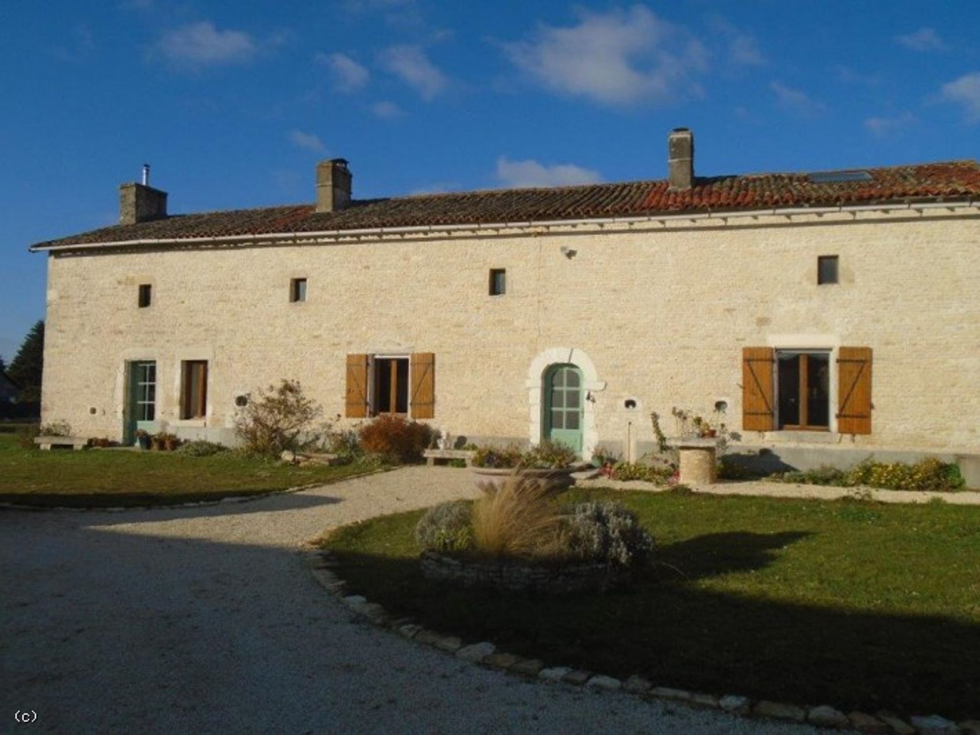 Будинок в Lezay, Poitou-Charentes 10096635