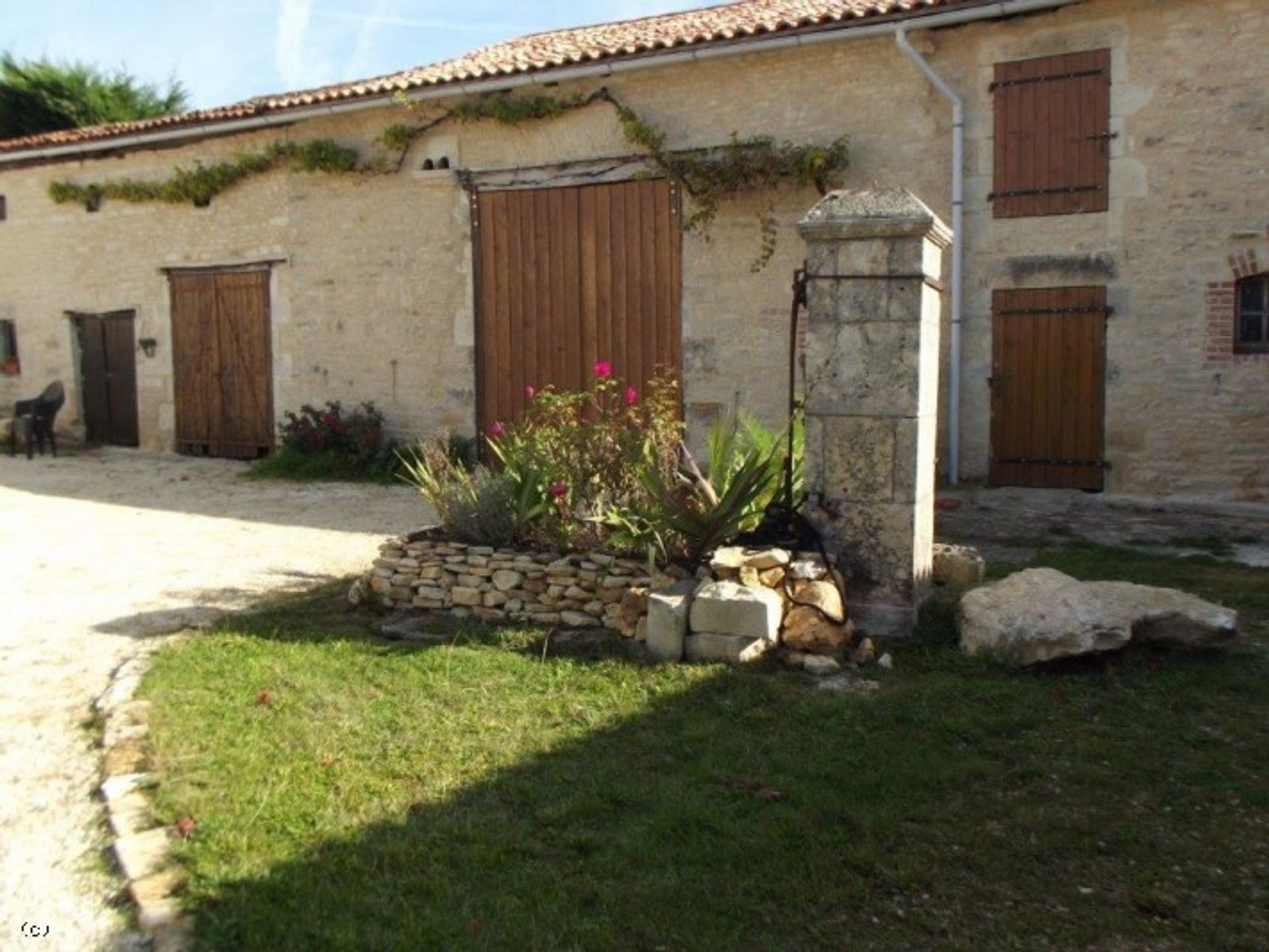 casa en Lezay, Nouvelle-Aquitaine 10096635