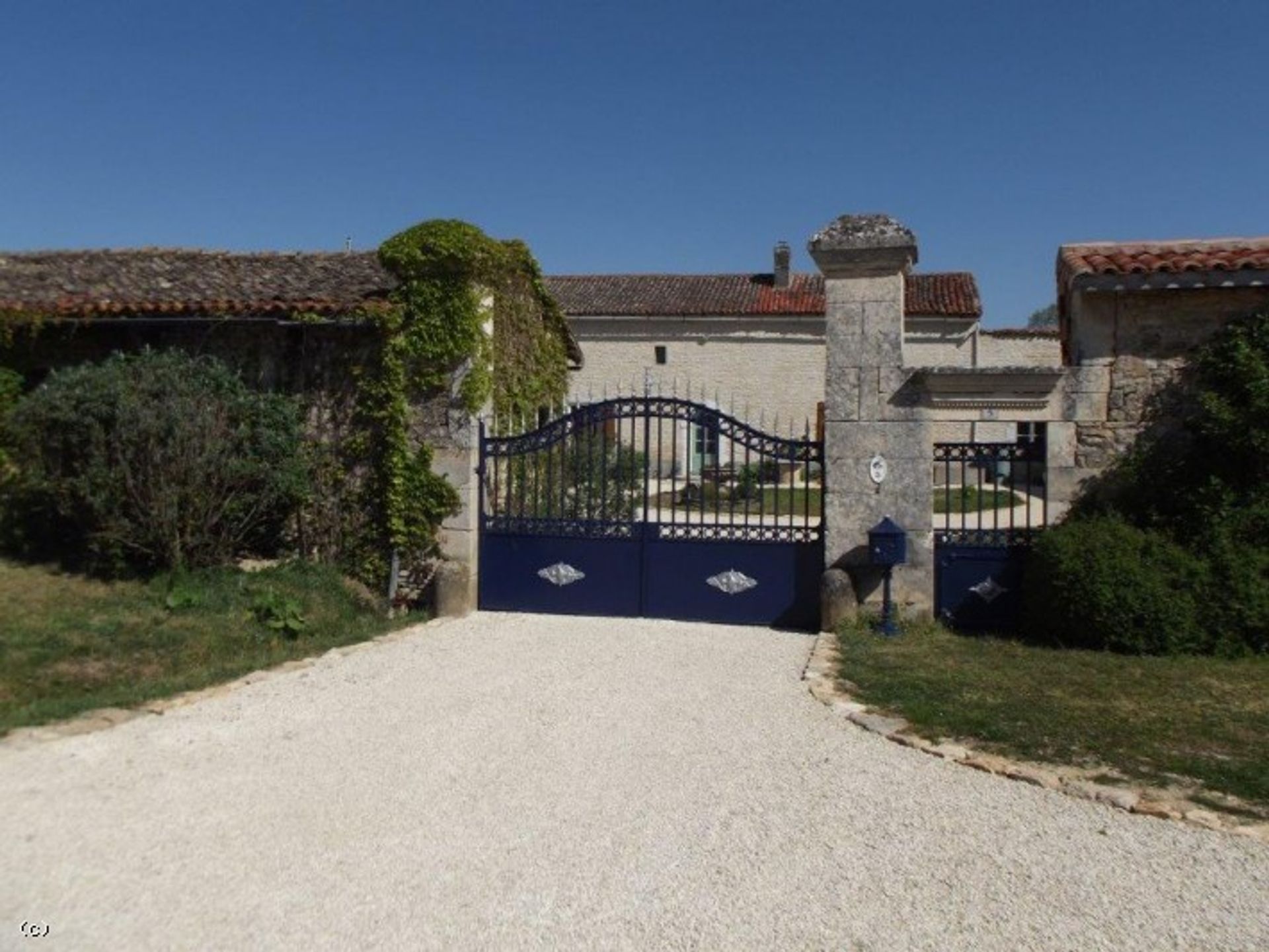 rumah dalam Lezay, Nouvelle-Aquitaine 10096635