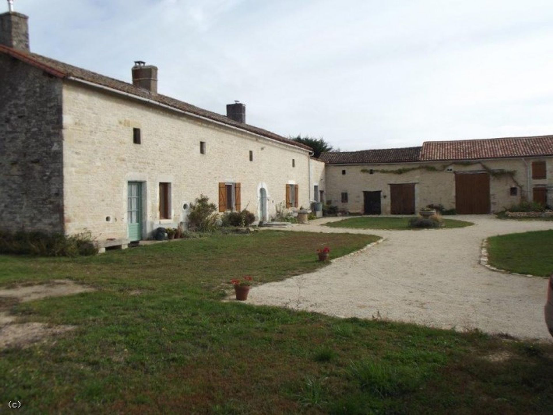 Hus i Lezay, Nouvelle-Aquitaine 10096635