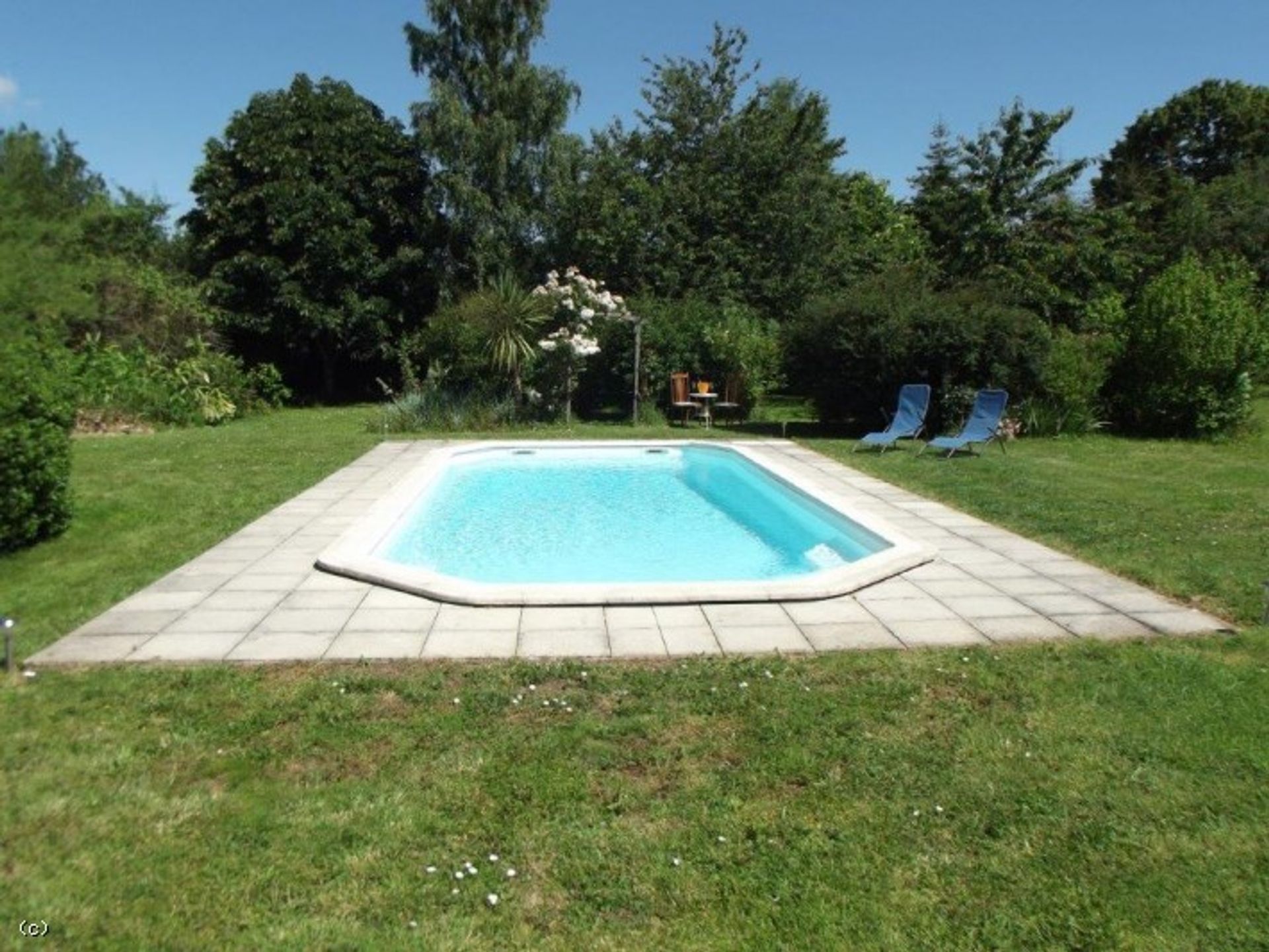 Huis in Lezay, Nouvelle-Aquitaine 10096635