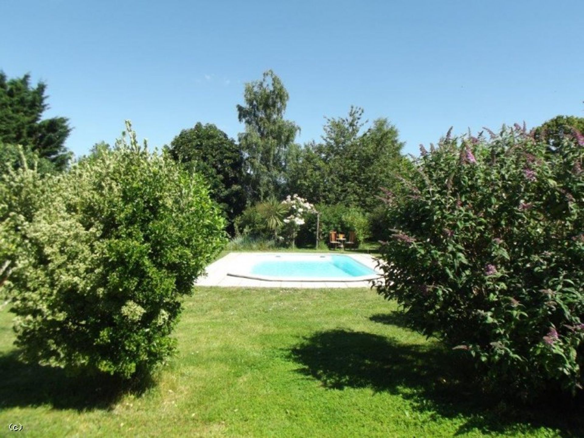 Будинок в Lezay, Poitou-Charentes 10096635