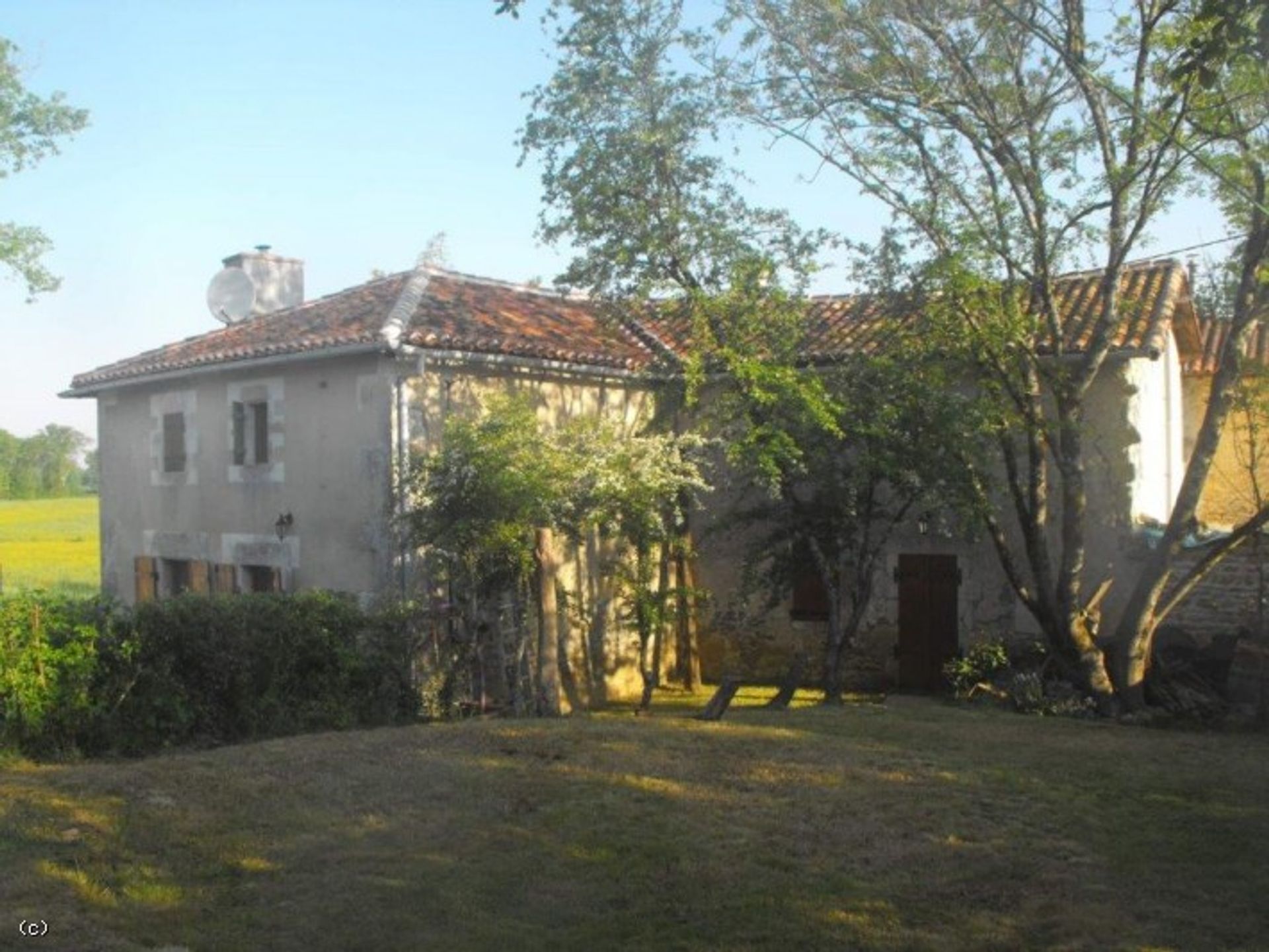 casa en Confolens, Poitou-Charentes 10096641