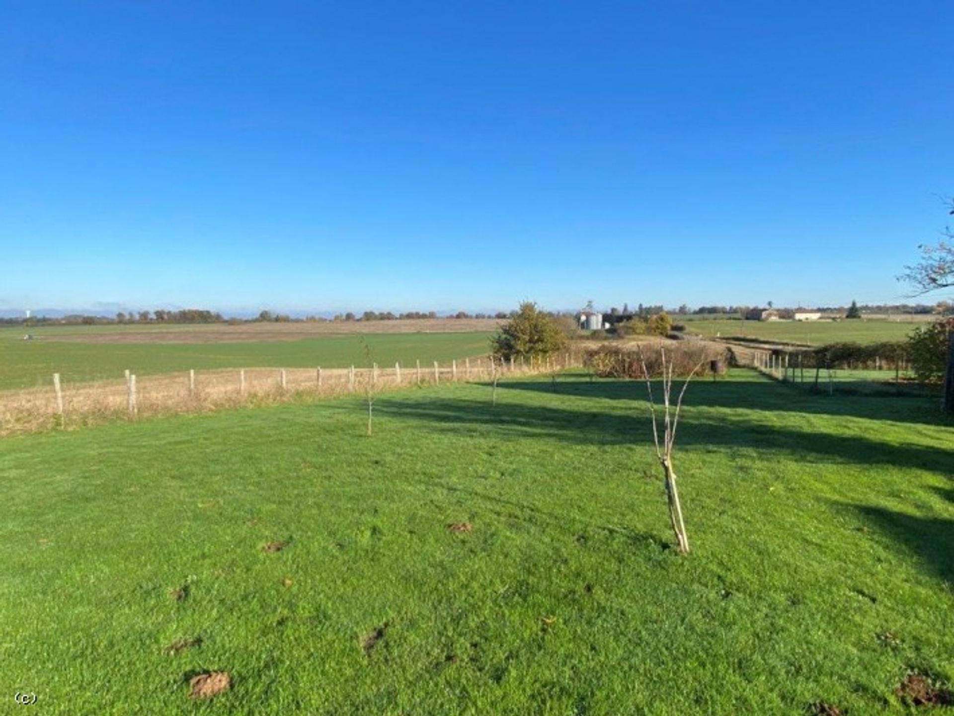 casa en Condac, Nouvelle-Aquitaine 10096682