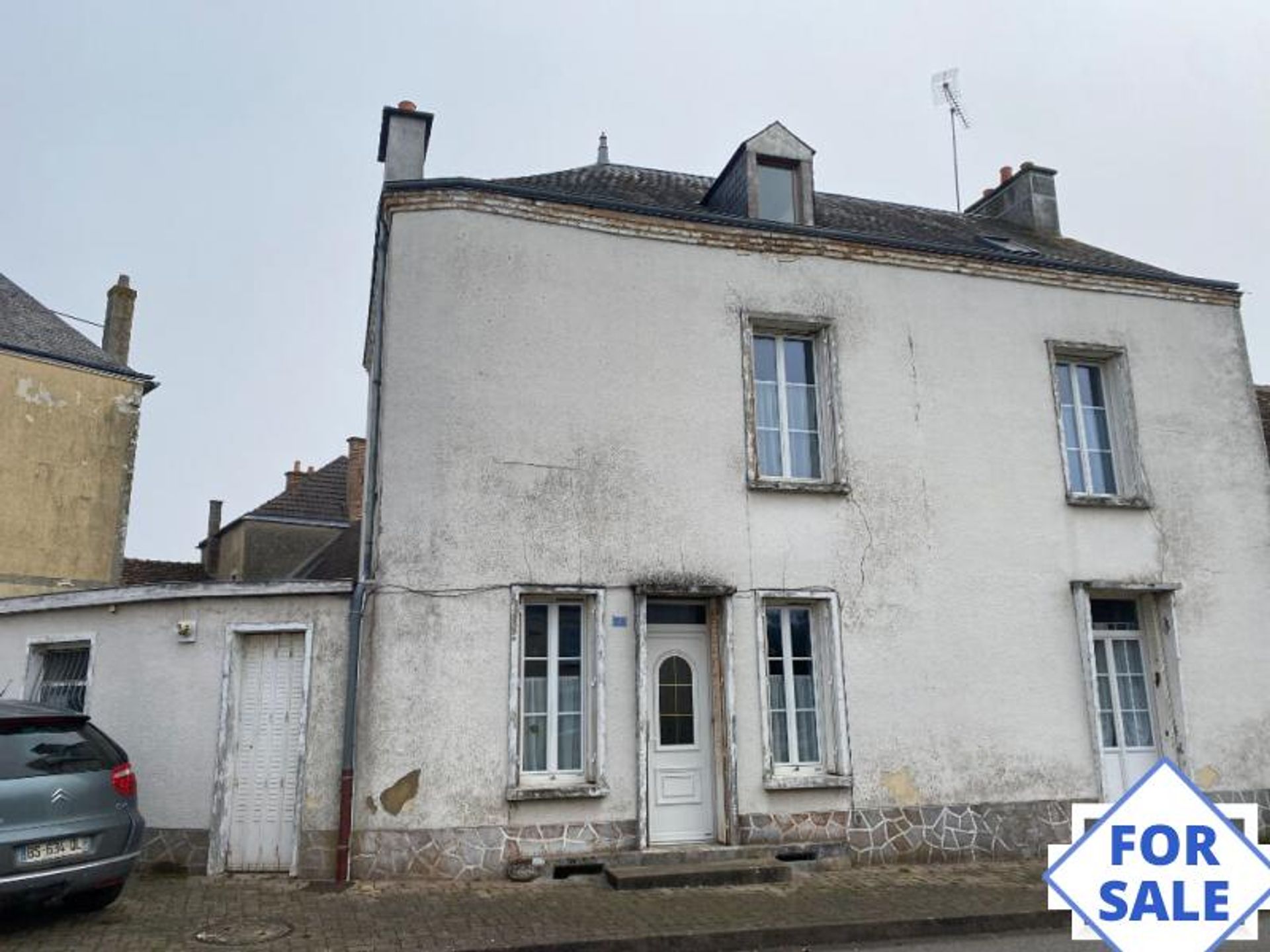 Talo sisään Fresnay-sur-Sarthe, Pays de la Loire 10096754