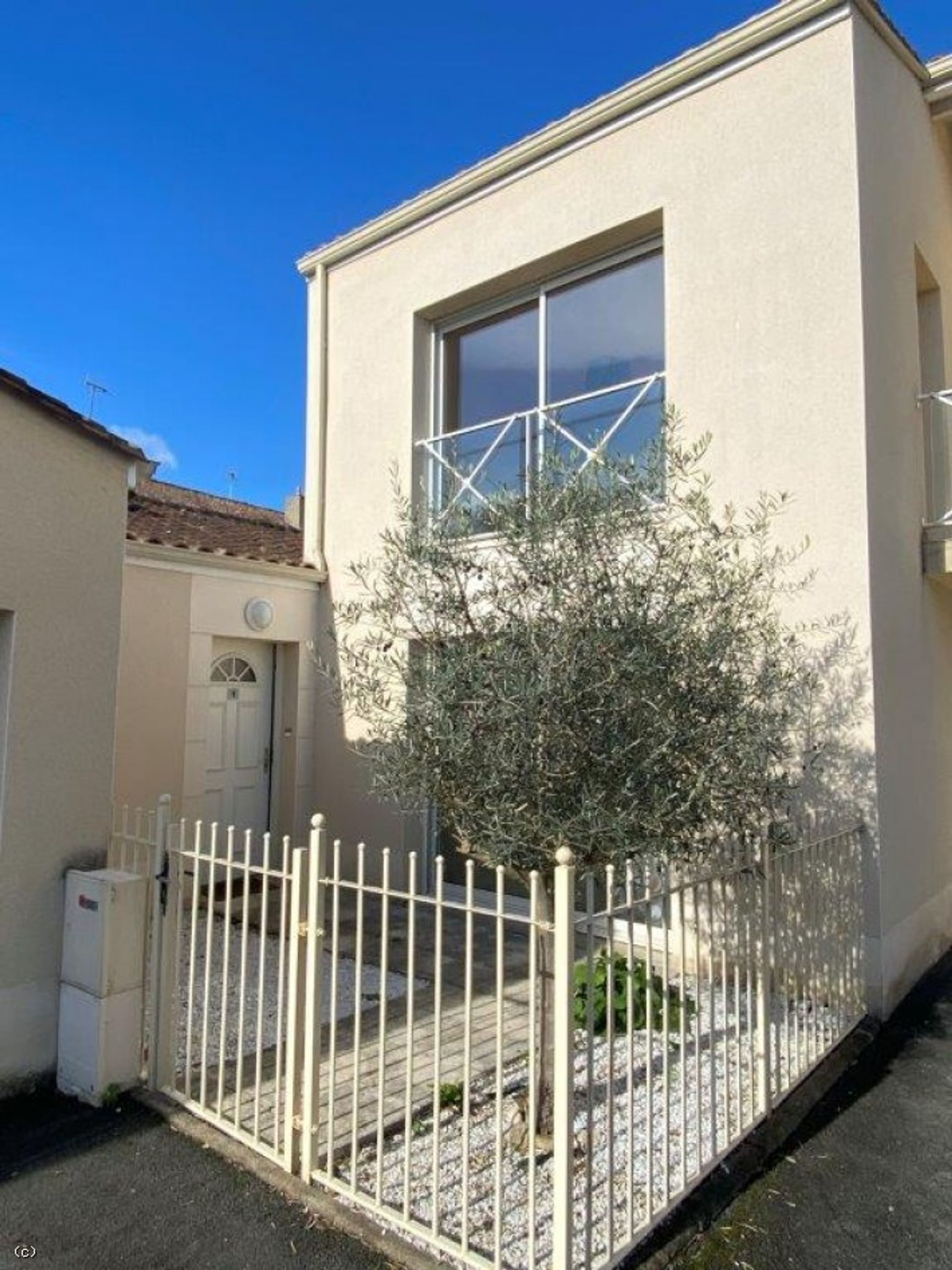 Huis in Ruffec, Poitou-Charentes 10096770