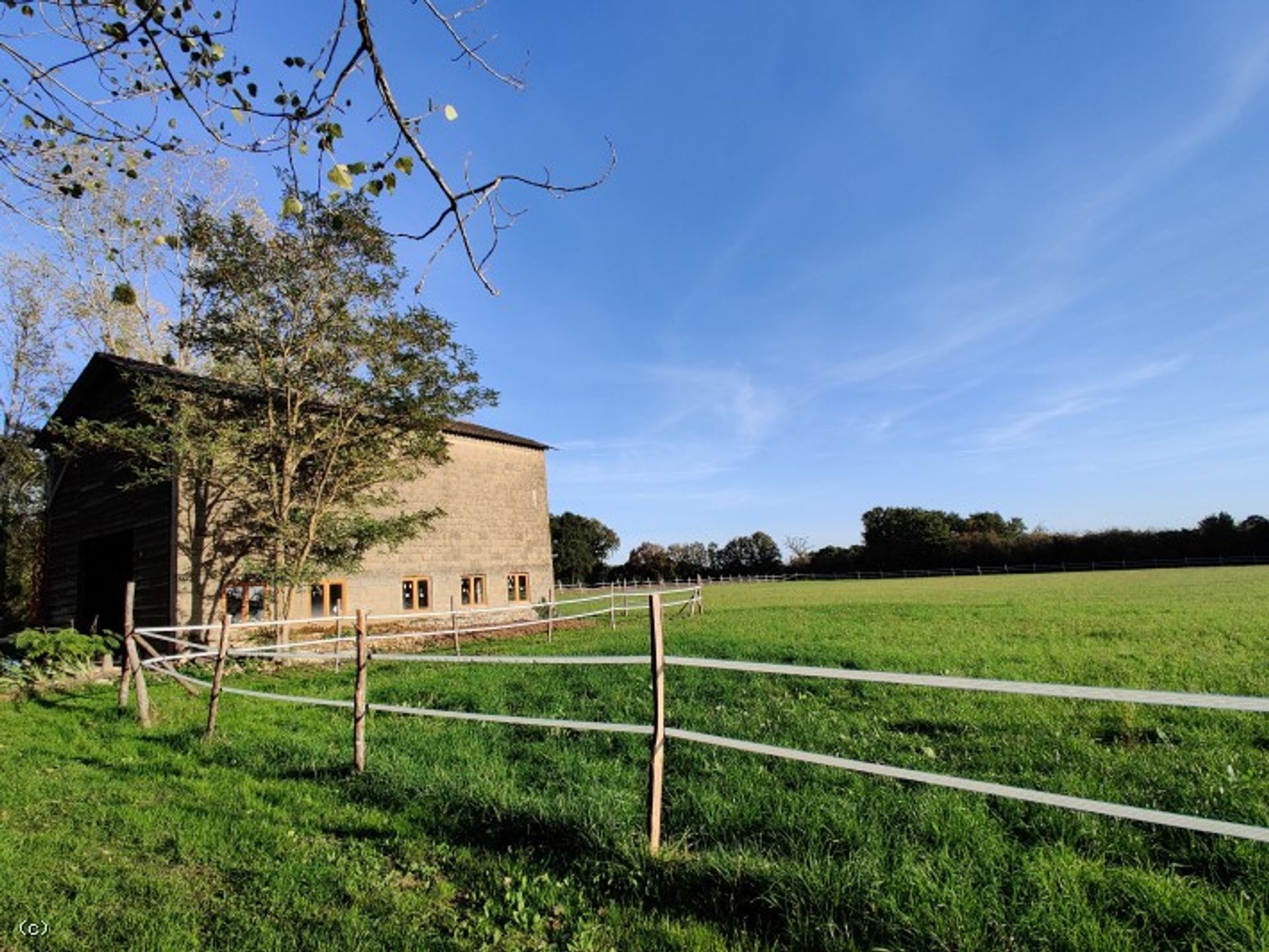 Haus im Sommières-du-Clain, Neu-Aquitanien 10096779