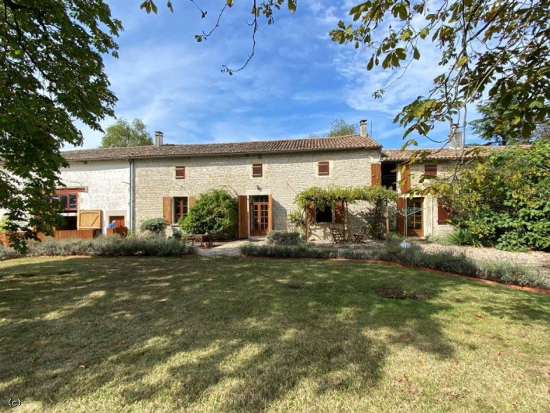 Hus i Villefagnan, Poitou-Charentes 10096969