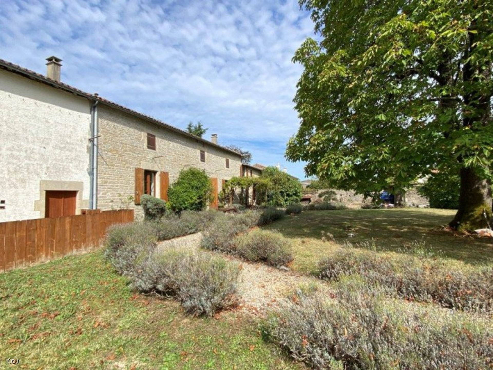 Hus i Villefagnan, Poitou-Charentes 10096969