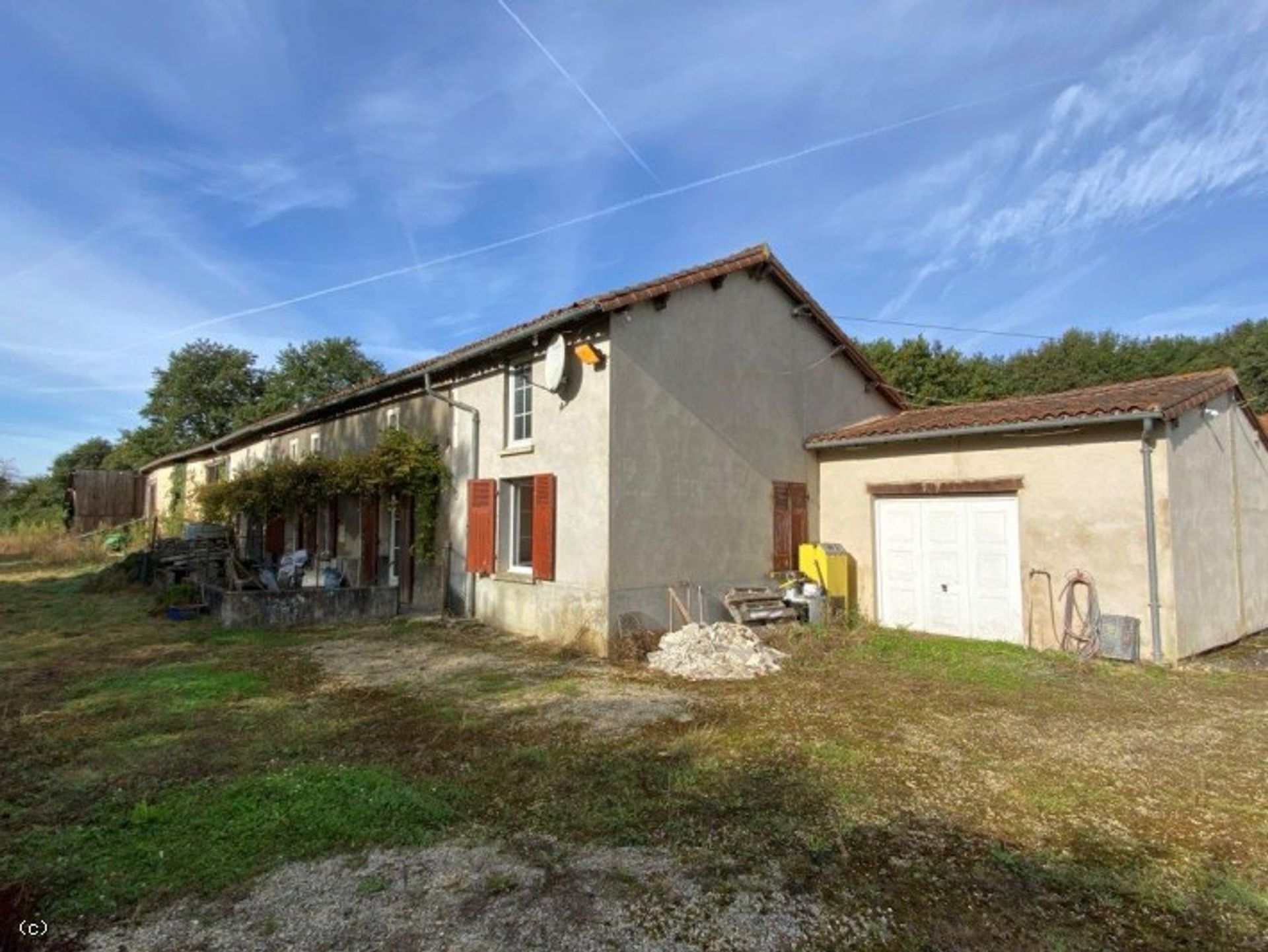 Huis in Savigne, Nouvelle-Aquitanië 10097047