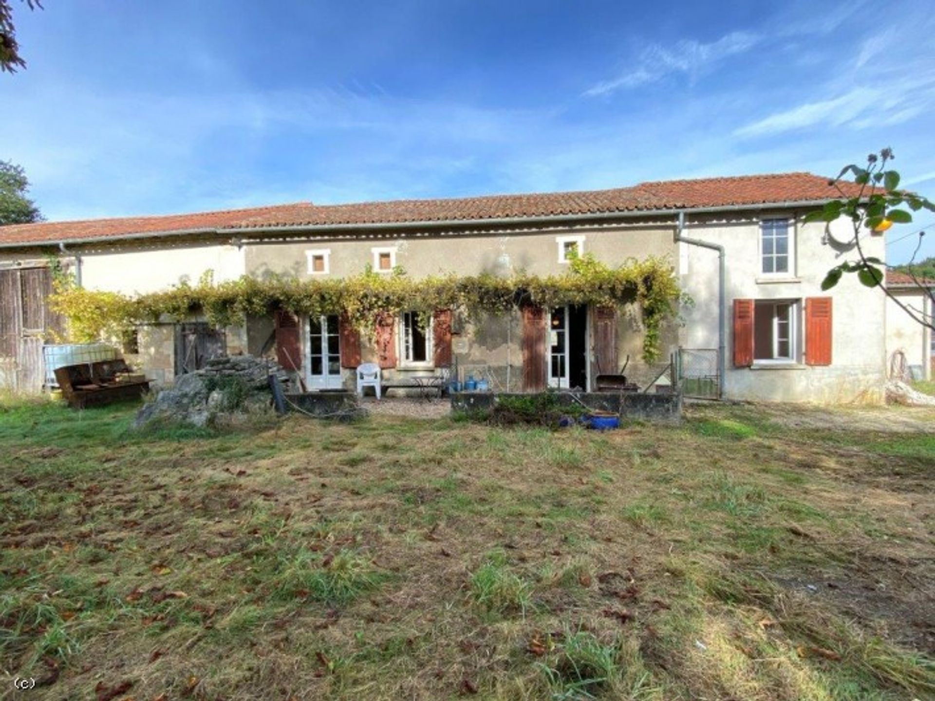 Huis in Savigne, Nouvelle-Aquitanië 10097047