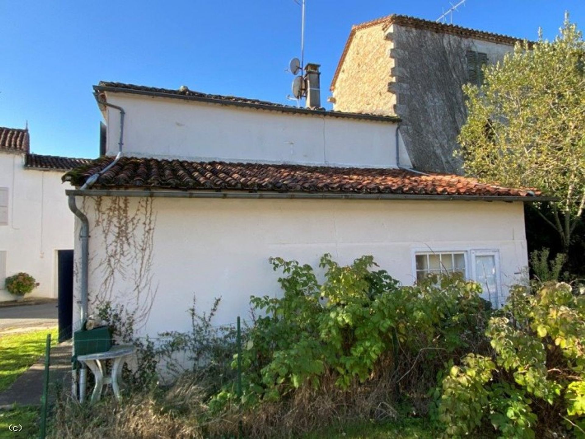 rumah dalam Beaulieu-sur-Sonnette, Poitou-Charentes 10097080