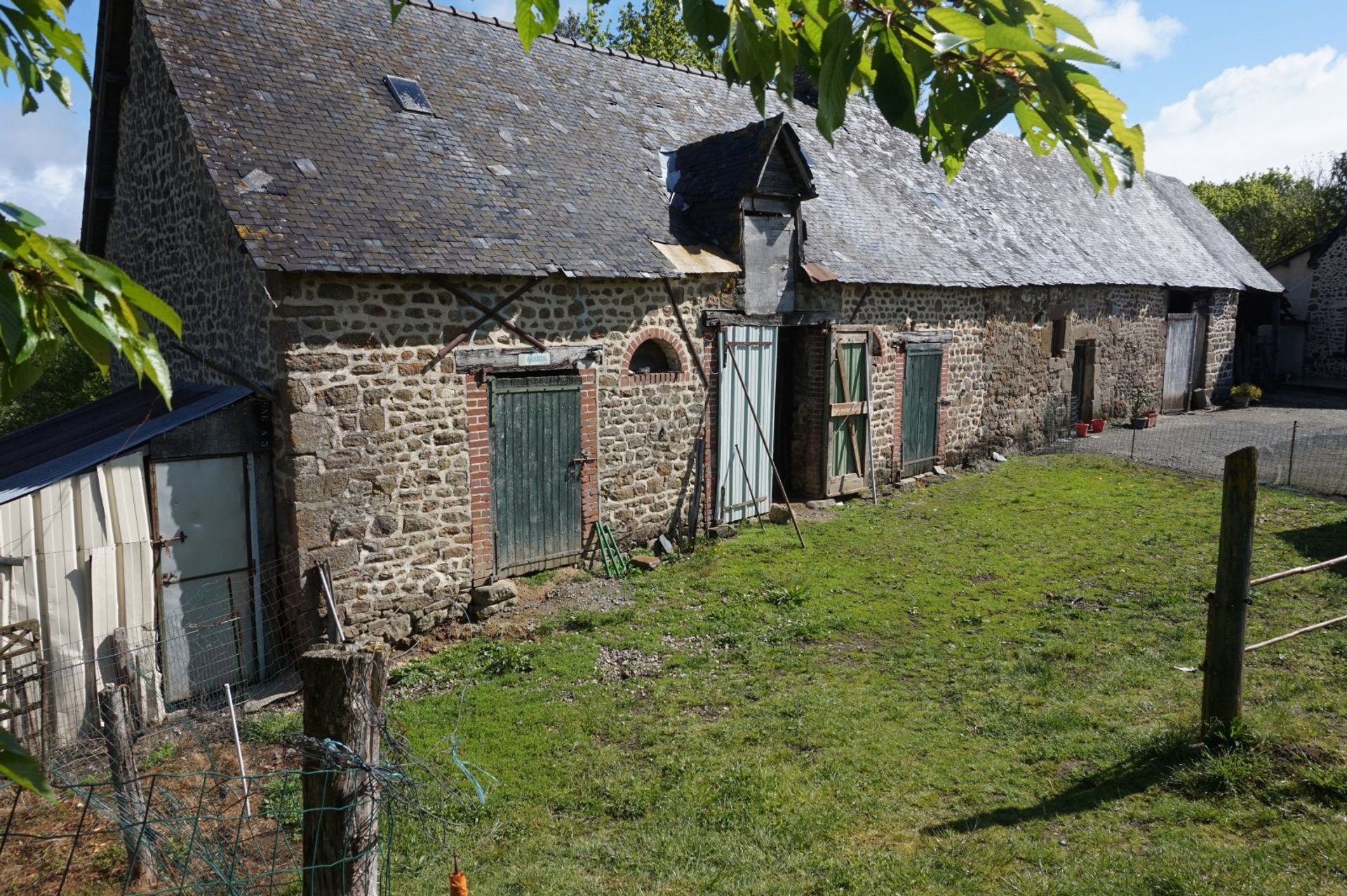 σπίτι σε Champeon, Pays-de-la-Loire 10097147