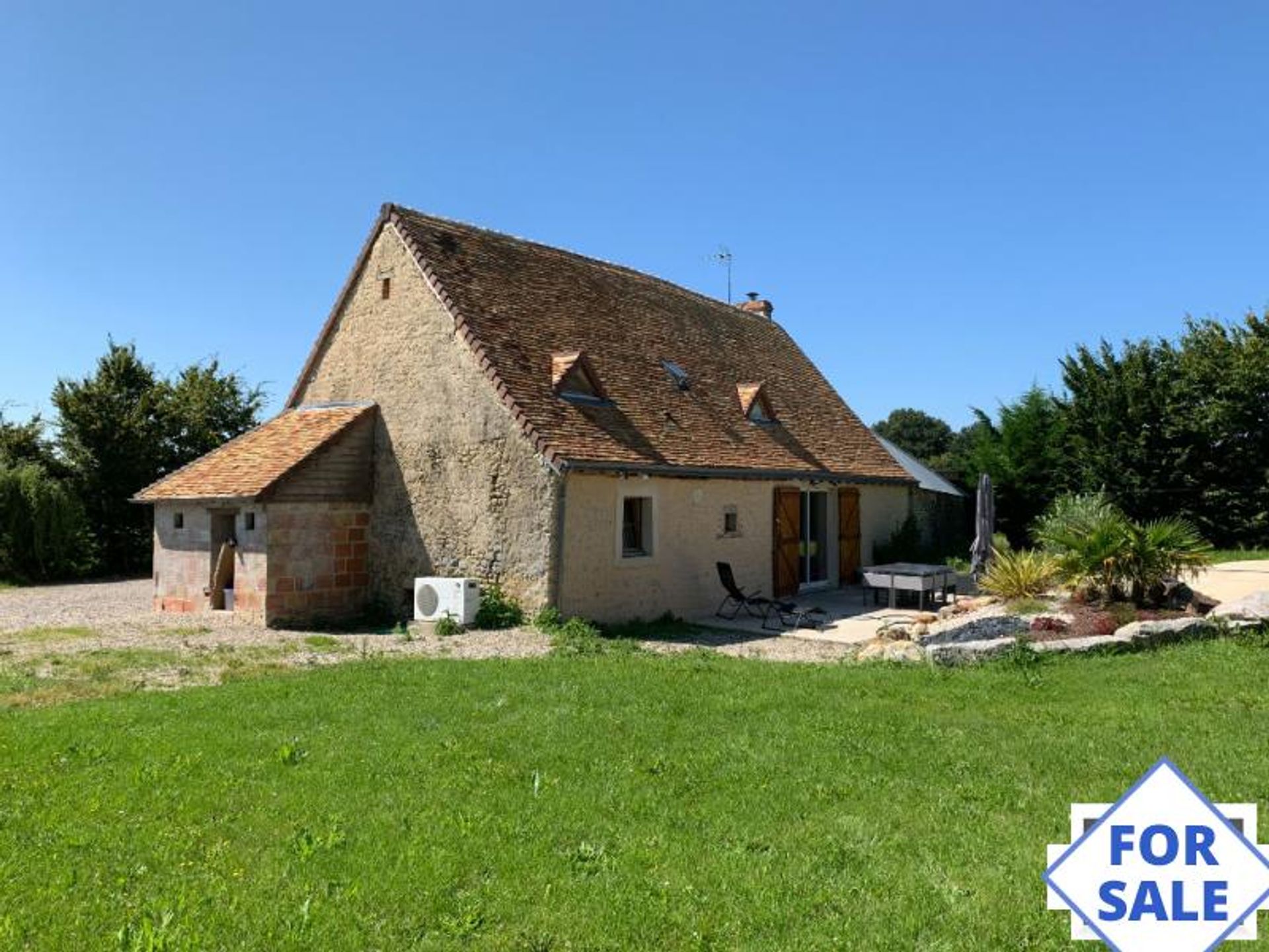 House in Disse-sous-Ballon, Pays de la Loire 10097218