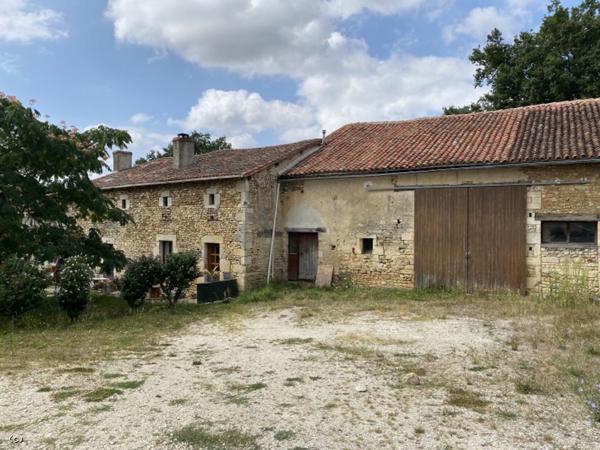 Hus i Civray, Nouvelle-Aquitaine 10097245