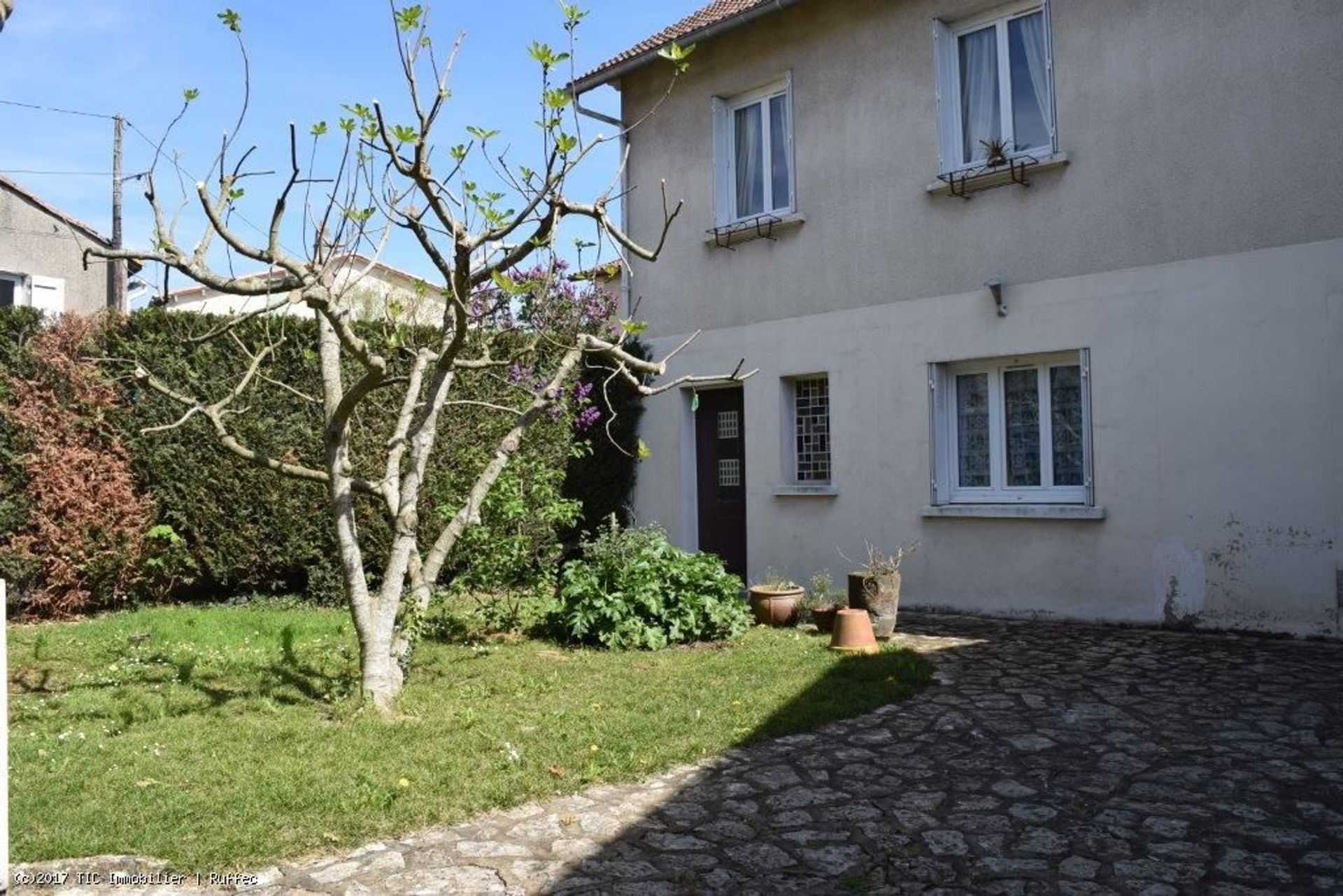 casa en Ruffec, Poitou-Charentes 10097256