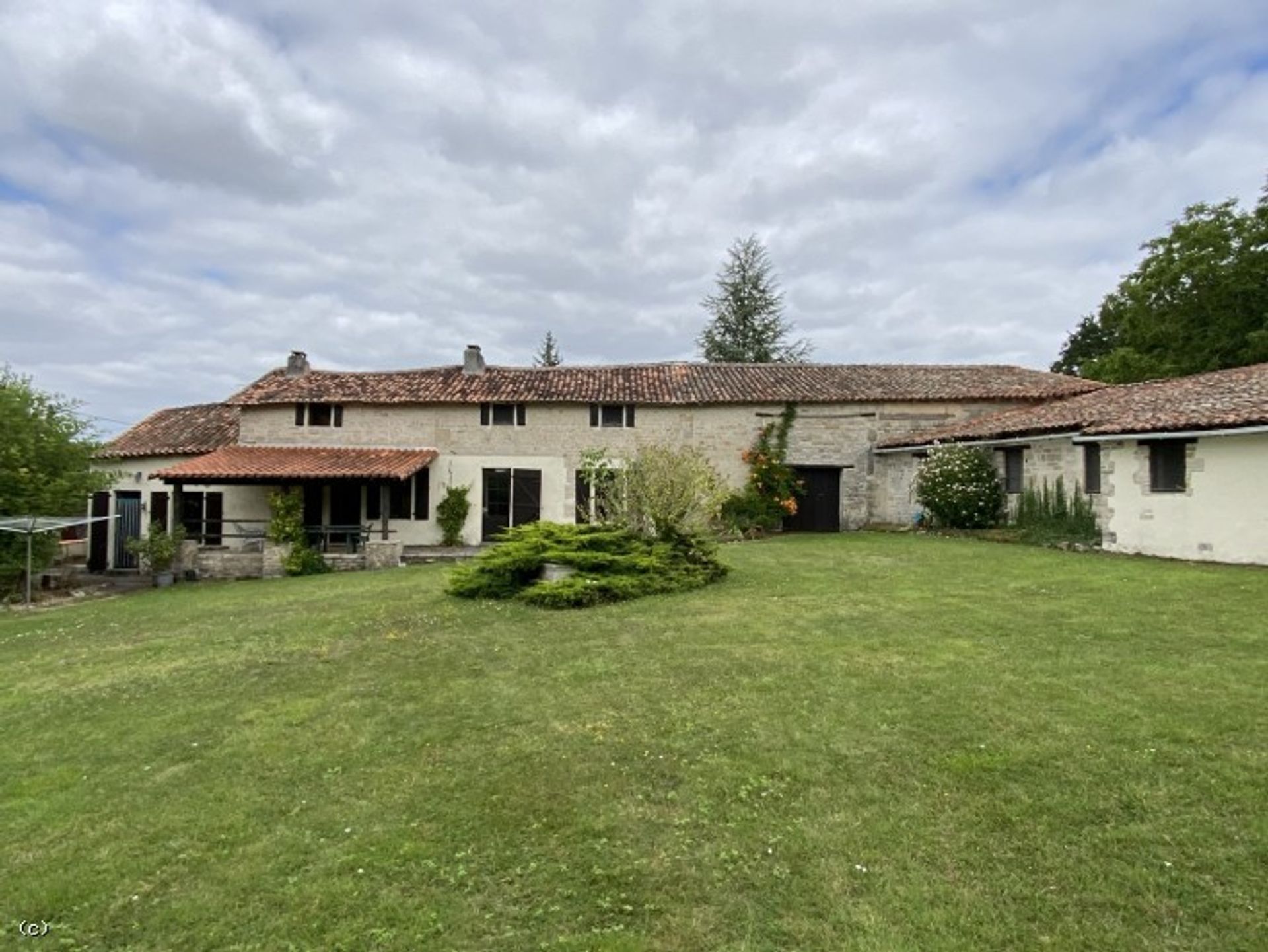 Hus i Villefagnan, Poitou-Charentes 10097371