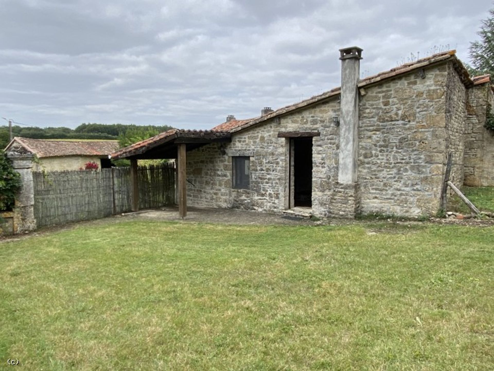 Hus i Villefagnan, Poitou-Charentes 10097371