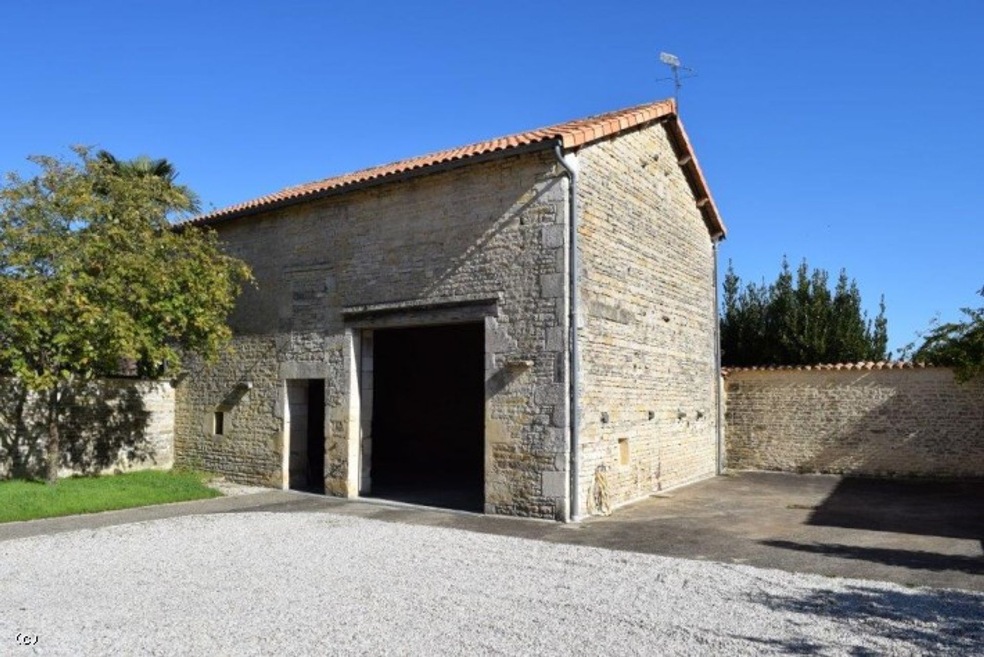 Rumah di Villefagnan, Poitou-Charentes 10097374