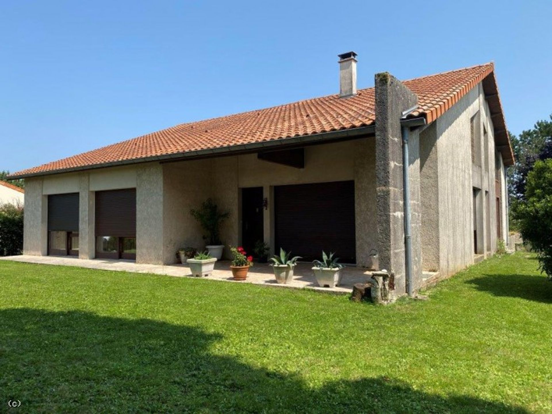 بيت في Condac, Nouvelle-Aquitaine 10097464