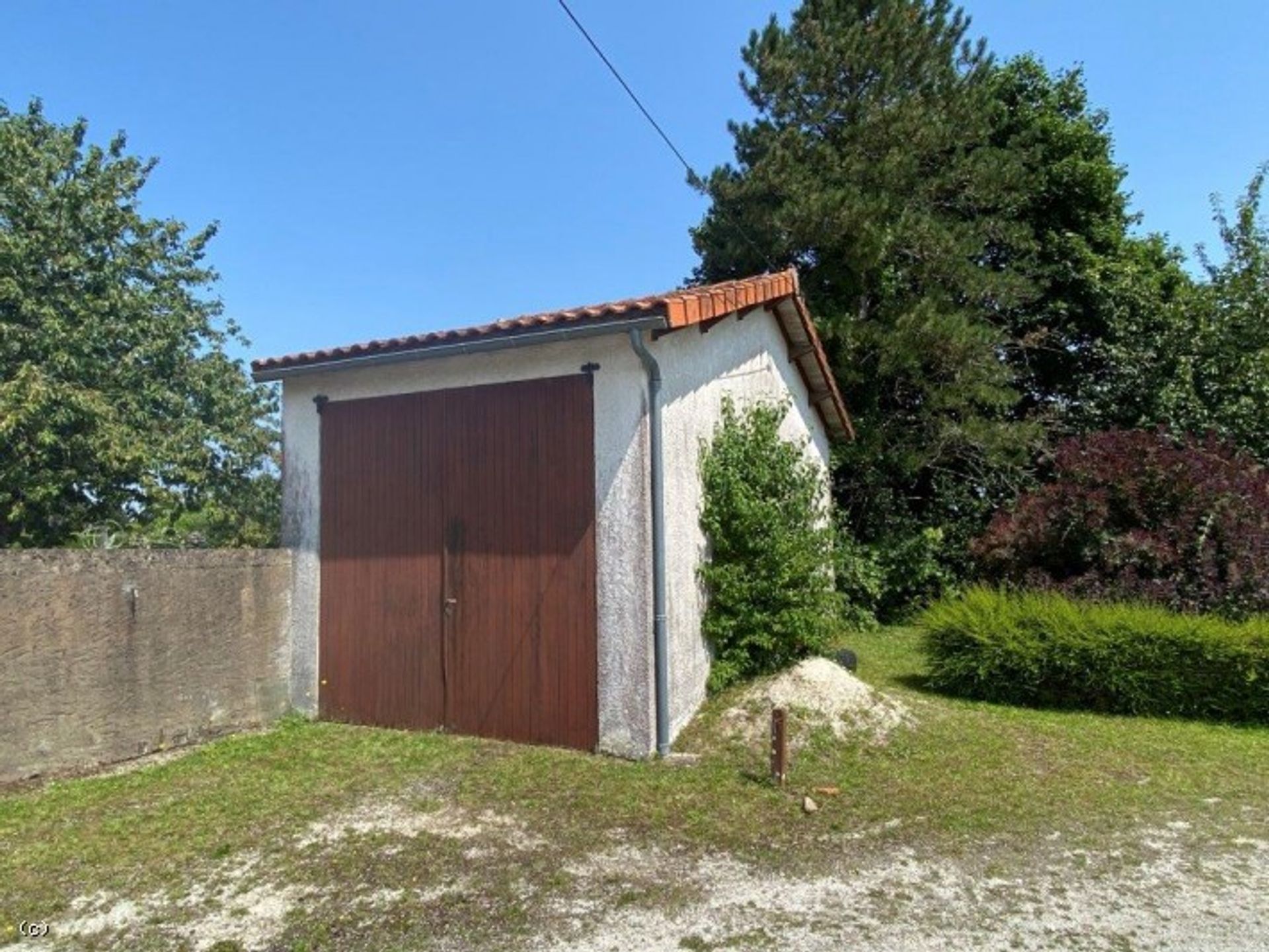 House in Condac, Poitou-Charentes 10097464